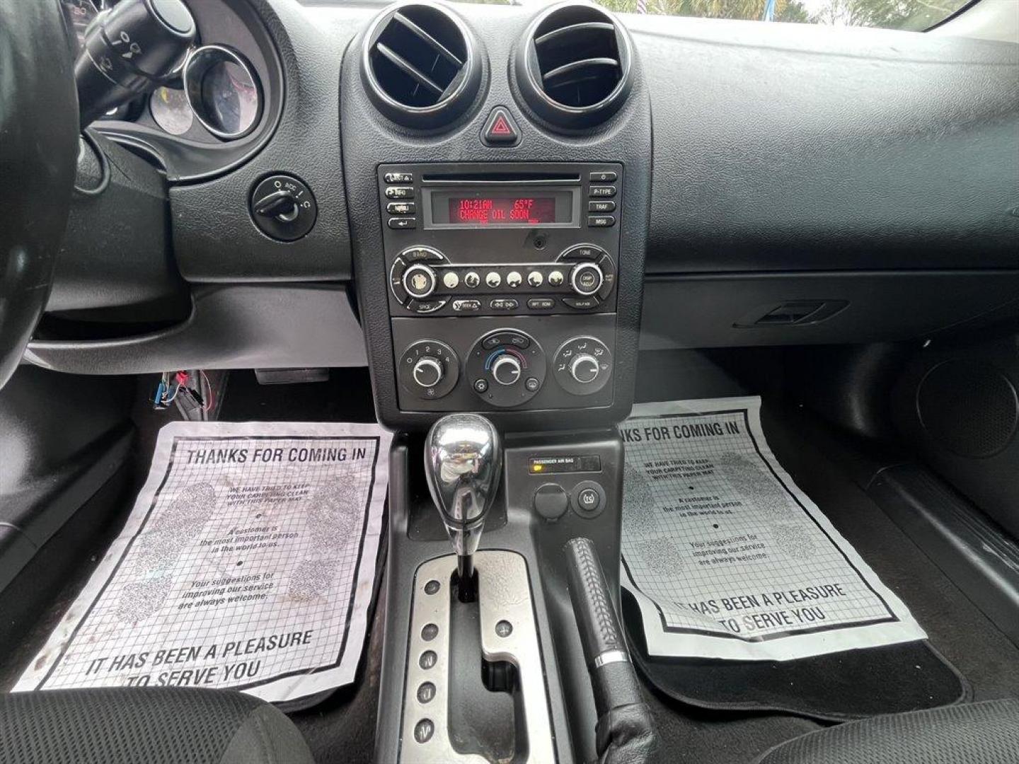 2009 White /Black Pontiac G6 (1G2ZH57NX94) with an 3.5l V6 SFI 3.5l engine, Auto transmission, located at 745 East Steele Rd., West Columbia, SC, 29170, (803) 755-9148, 33.927212, -81.148483 - Special Internet Price! 2009 Pontiac G6 with AM/FM stereo with CD player, Air conditioning, Cruise control, Rear 60/40 split-folding, Powered door locks, Powered windows, Plus more! - Photo#9