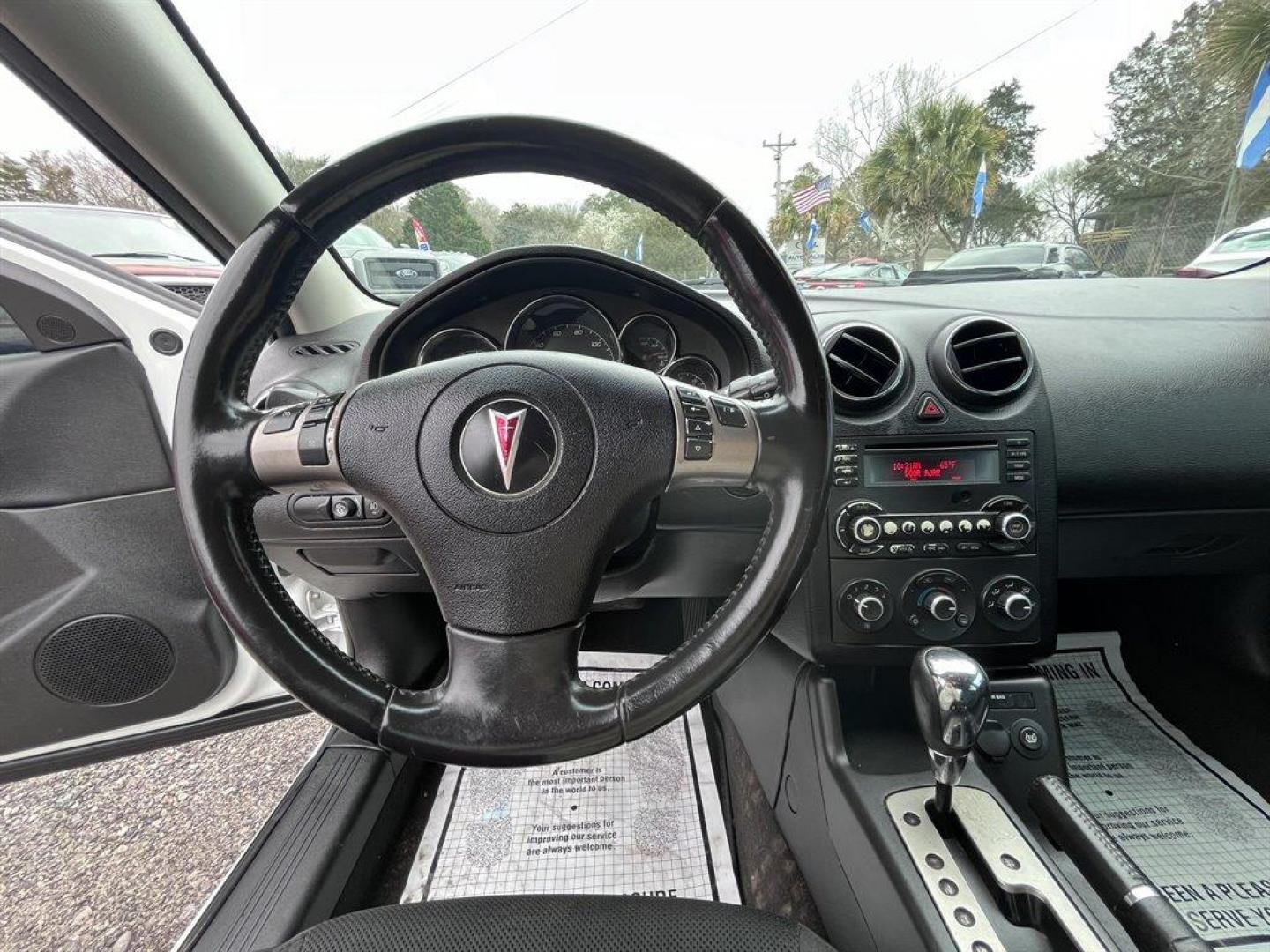 2009 White /Black Pontiac G6 (1G2ZH57NX94) with an 3.5l V6 SFI 3.5l engine, Auto transmission, located at 745 East Steele Rd., West Columbia, SC, 29170, (803) 755-9148, 33.927212, -81.148483 - Special Internet Price! 2009 Pontiac G6 with AM/FM stereo with CD player, Air conditioning, Cruise control, Rear 60/40 split-folding, Powered door locks, Powered windows, Plus more! - Photo#4