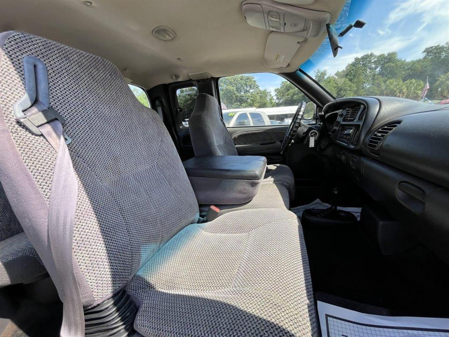 2001 Green /Grey Dodge RAM 2500 (3B7KF236X1G) with an 5.9l I-6 FI DSL T/C 5.9l engine, Automatic transmission, located at 745 East Steele Rd., West Columbia, SC, 29170, (803) 755-9148, 33.927212, -81.148483 - Special Internet Price! 2001 Dodge RAM 2500 Laramie SLT with AM/FM radio, Cruise control, 4X4, Cloth interior, Manual air conditioning, Rear folding bench seat, Powered windows, Powered door locks, Plus more! - Photo#19