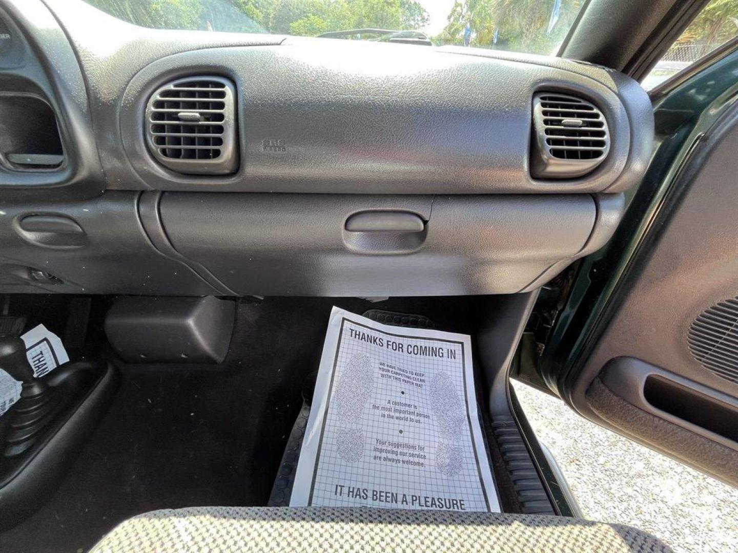 2001 Green /Grey Dodge RAM 2500 (3B7KF236X1G) with an 5.9l I-6 FI DSL T/C 5.9l engine, Automatic transmission, located at 745 East Steele Rd., West Columbia, SC, 29170, (803) 755-9148, 33.927212, -81.148483 - Special Internet Price! 2001 Dodge RAM 2500 Laramie SLT with AM/FM radio, Cruise control, 4X4, Cloth interior, Manual air conditioning, Rear folding bench seat, Powered windows, Powered door locks, Plus more! - Photo#20