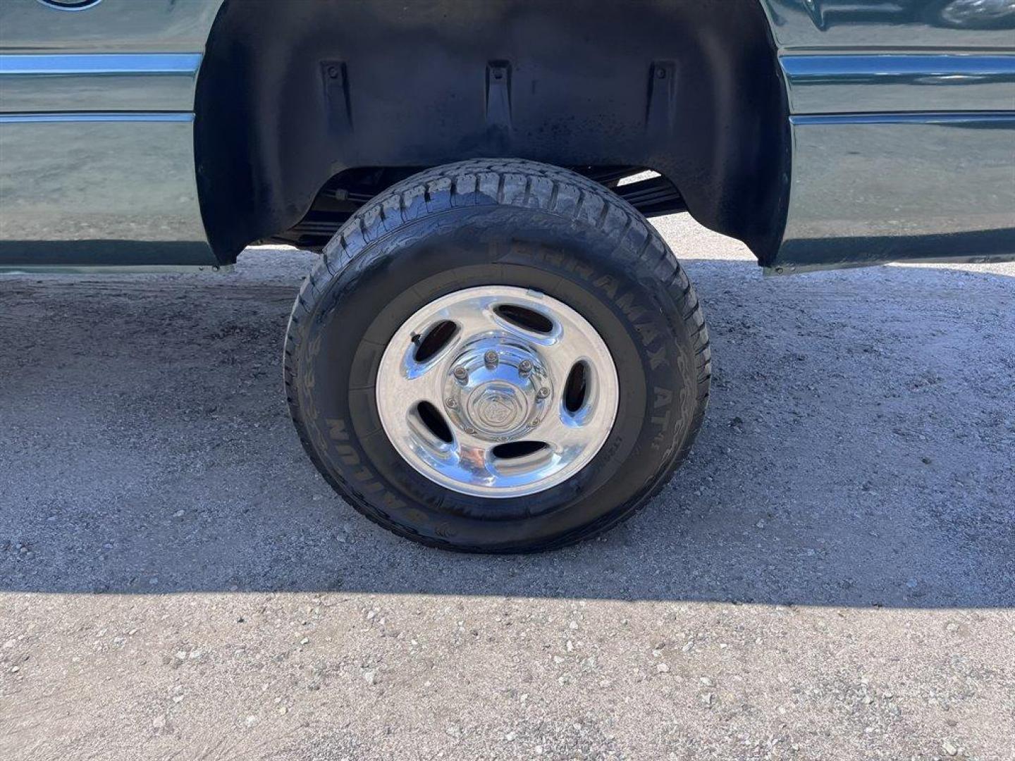 2001 Green /Grey Dodge RAM 2500 (3B7KF236X1G) with an 5.9l I-6 FI DSL T/C 5.9l engine, Automatic transmission, located at 745 East Steele Rd., West Columbia, SC, 29170, (803) 755-9148, 33.927212, -81.148483 - Special Internet Price! 2001 Dodge RAM 2500 Laramie SLT with AM/FM radio, Cruise control, 4X4, Cloth interior, Manual air conditioning, Rear folding bench seat, Powered windows, Powered door locks, Plus more! - Photo#29