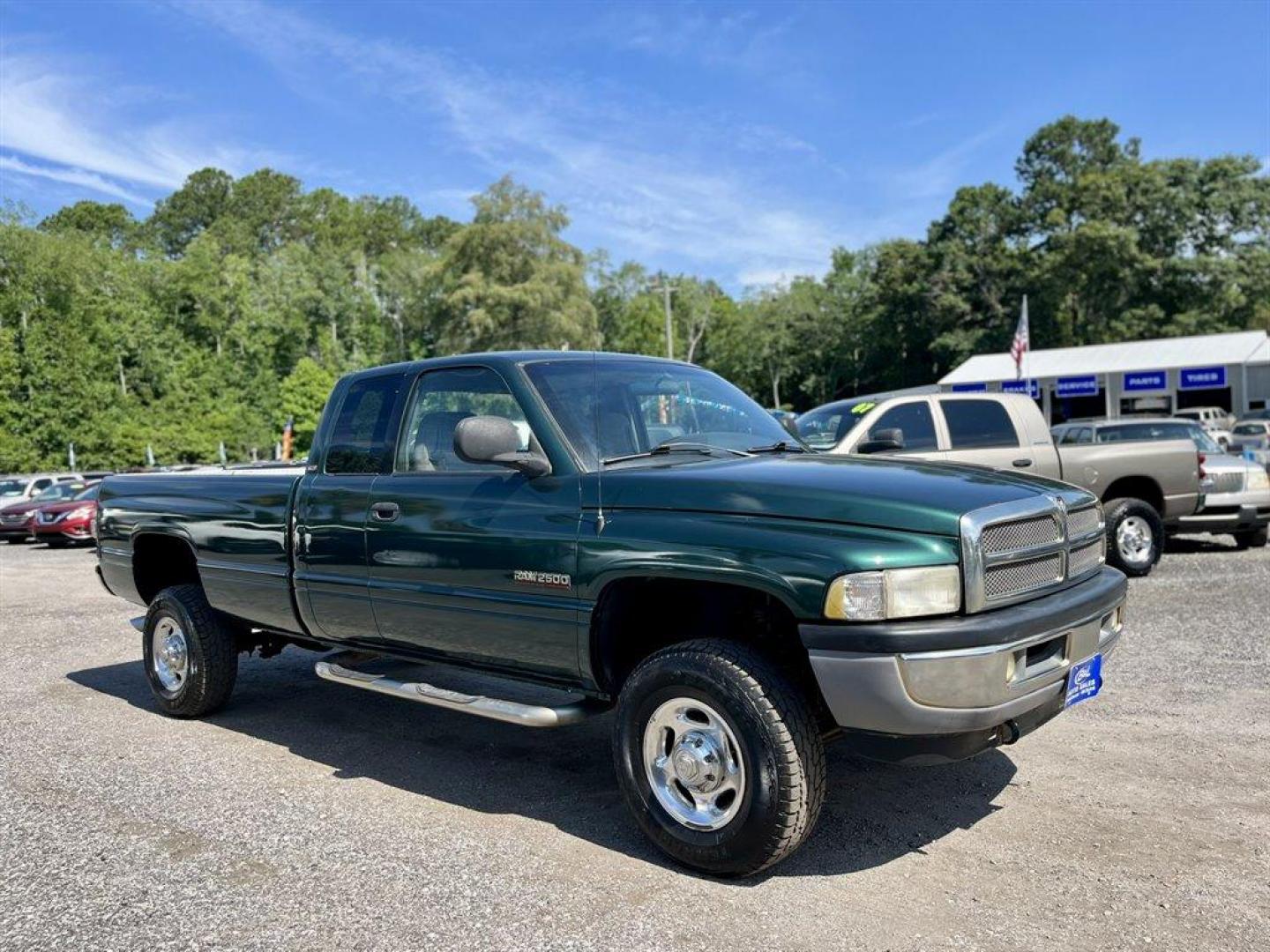 2001 Green /Grey Dodge RAM 2500 (3B7KF236X1G) with an 5.9l I-6 FI DSL T/C 5.9l engine, Automatic transmission, located at 745 East Steele Rd., West Columbia, SC, 29170, (803) 755-9148, 33.927212, -81.148483 - Special Internet Price! 2001 Dodge RAM 2500 Laramie SLT with AM/FM radio, Cruise control, 4X4, Cloth interior, Manual air conditioning, Rear folding bench seat, Powered windows, Powered door locks, Plus more! - Photo#3