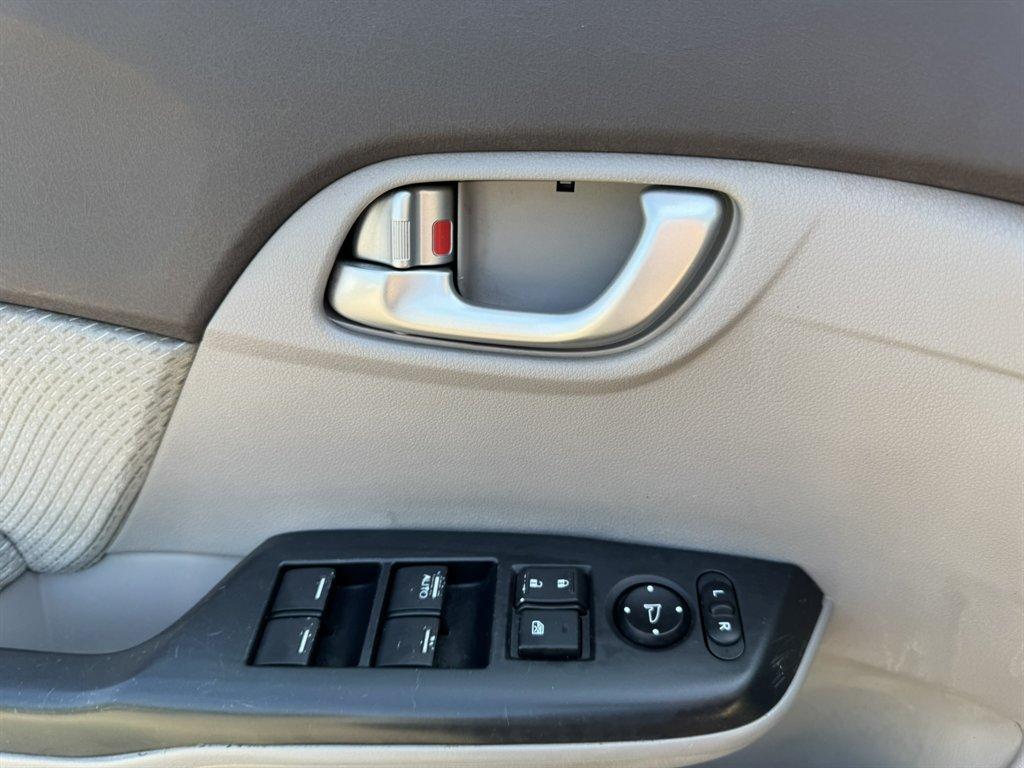 2012 Grey /Taupe Honda Civic (JHMFB4F2XCS) with an 1.5l I-4 MPI Sohc Hybrid engine, Automatic transmission, located at 745 East Steele Rd., West Columbia, SC, 29170, (803) 755-9148, 33.927212, -81.148483 - Photo#17