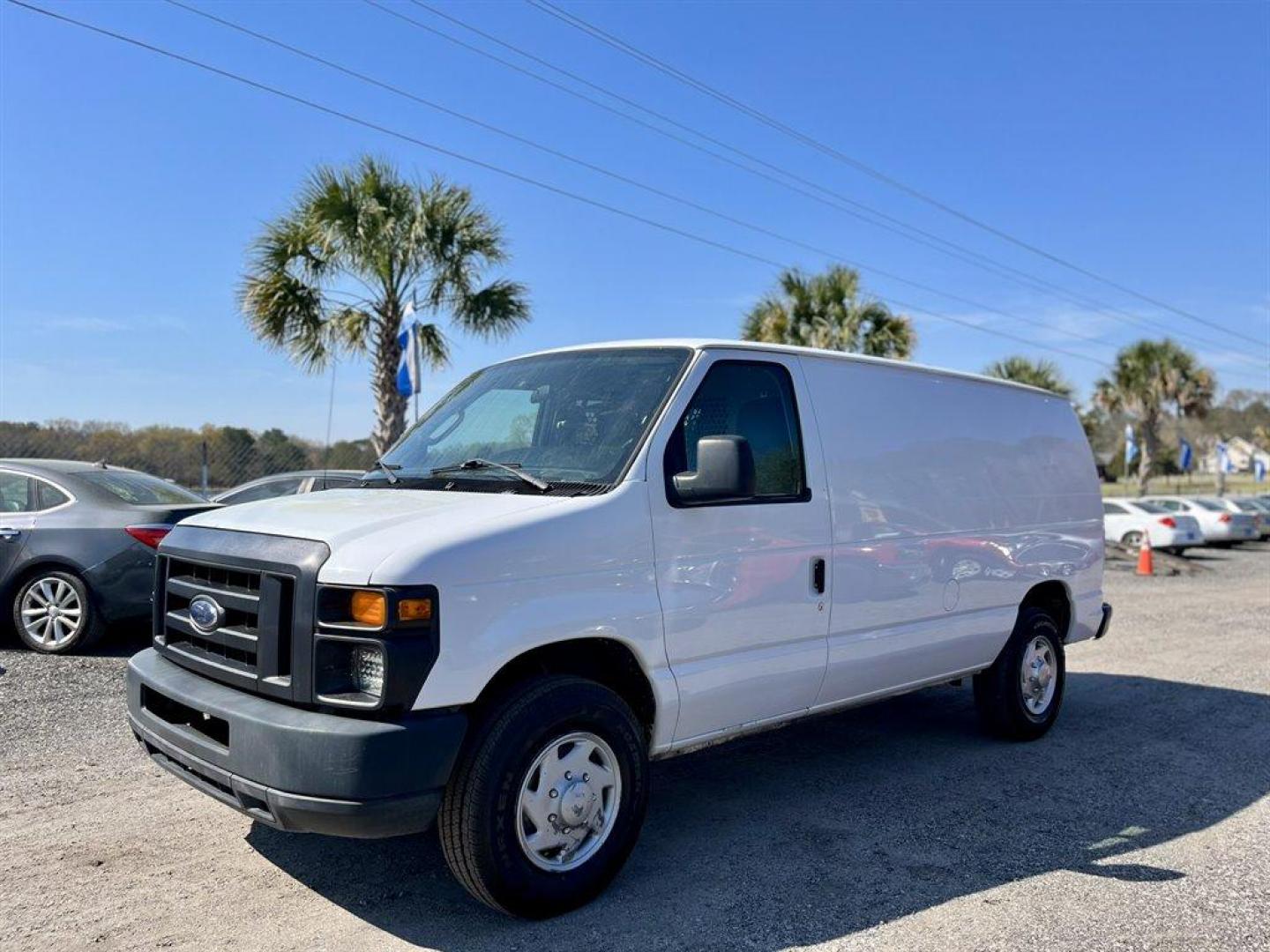 2009 White /Grey Ford E250 Vans (1FTNE24L29D) with an 5.4l V8 EFI Sohc 5.4l engine, Automatic transmission, located at 745 East Steele Rd., West Columbia, SC, 29170, (803) 755-9148, 33.927212, -81.148483 - 2009 FORD E250 - Photo#0