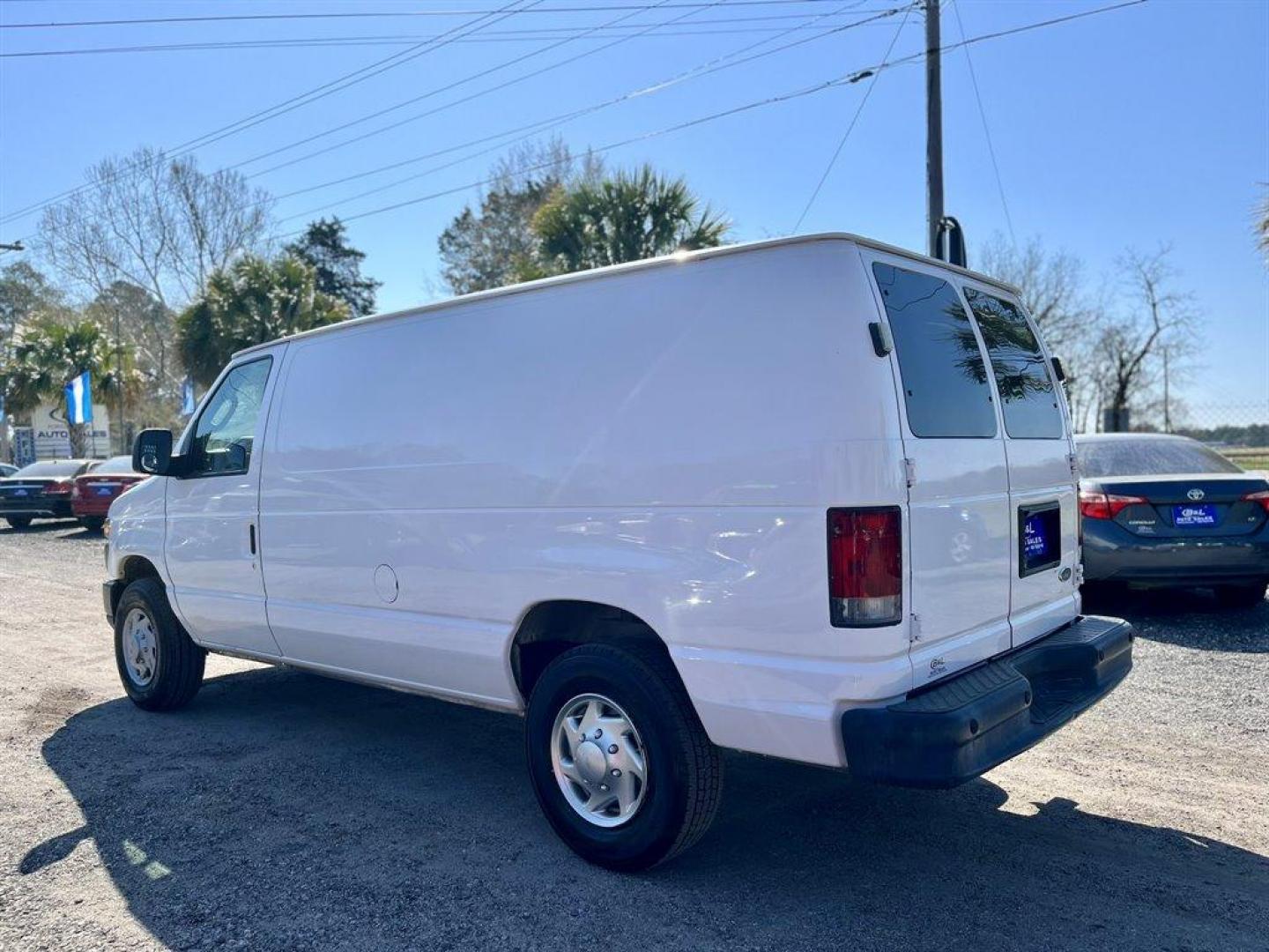 2009 White /Grey Ford E250 Vans (1FTNE24L29D) with an 5.4l V8 EFI Sohc 5.4l engine, Automatic transmission, located at 745 East Steele Rd., West Columbia, SC, 29170, (803) 755-9148, 33.927212, -81.148483 - 2009 FORD E250 - Photo#1