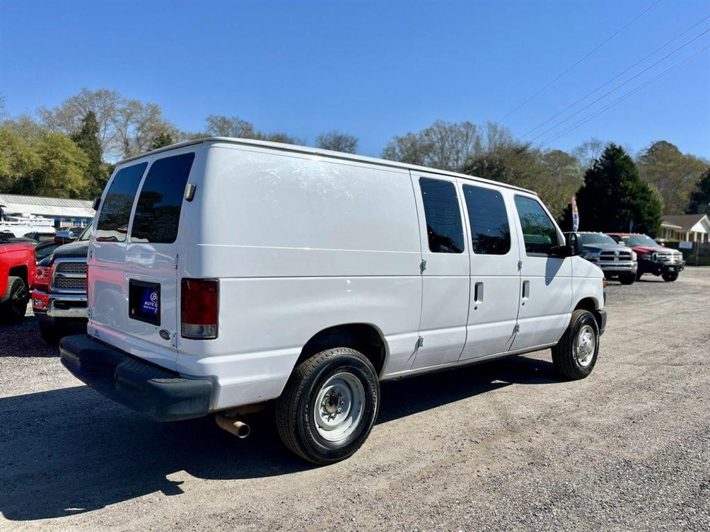 2009 White /Grey Ford E250 Vans (1FTNE24L29D) with an 5.4l V8 EFI Sohc 5.4l engine, Automatic transmission, located at 745 East Steele Rd., West Columbia, SC, 29170, (803) 755-9148, 33.927212, -81.148483 - 2009 FORD E250 - Photo#2