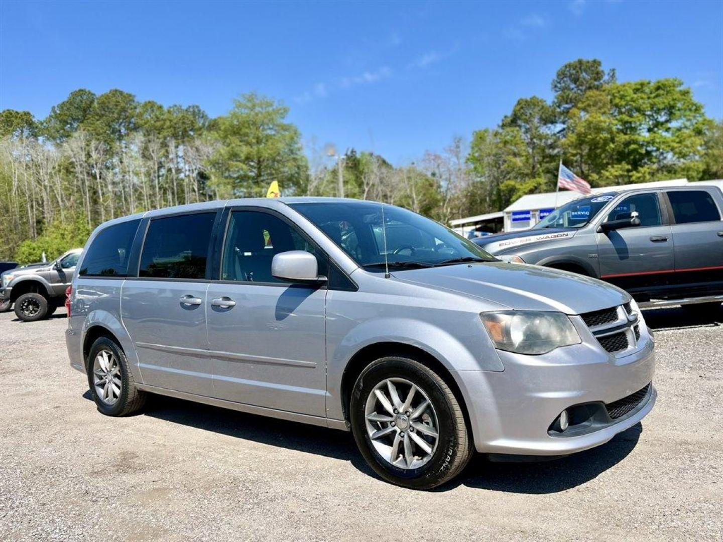 2014 Silver /Black Dodge Grand Caravan (2C4RDGEG4ER) with an 3.6l V6 MPI Dohc VVT Flex engine, Automatic transmission, located at 745 East Steele Rd., West Columbia, SC, 29170, (803) 755-9148, 33.927212, -81.148483 - Special Internet Price! 2014 Dodge Grand Caravan with SiriusXM AM/FM/Satellite, Bluetooth, Cruise Control, Dual Zone Front Automatic Air Conditioning, 2nd Row Bucket Seats, 3rd Row Fixed 60-40 Split-Bench, Cloth Interior, Powered Front Seats, Powered Liftgate, Powered Rear Sliding Doors, Plus More! - Photo#3