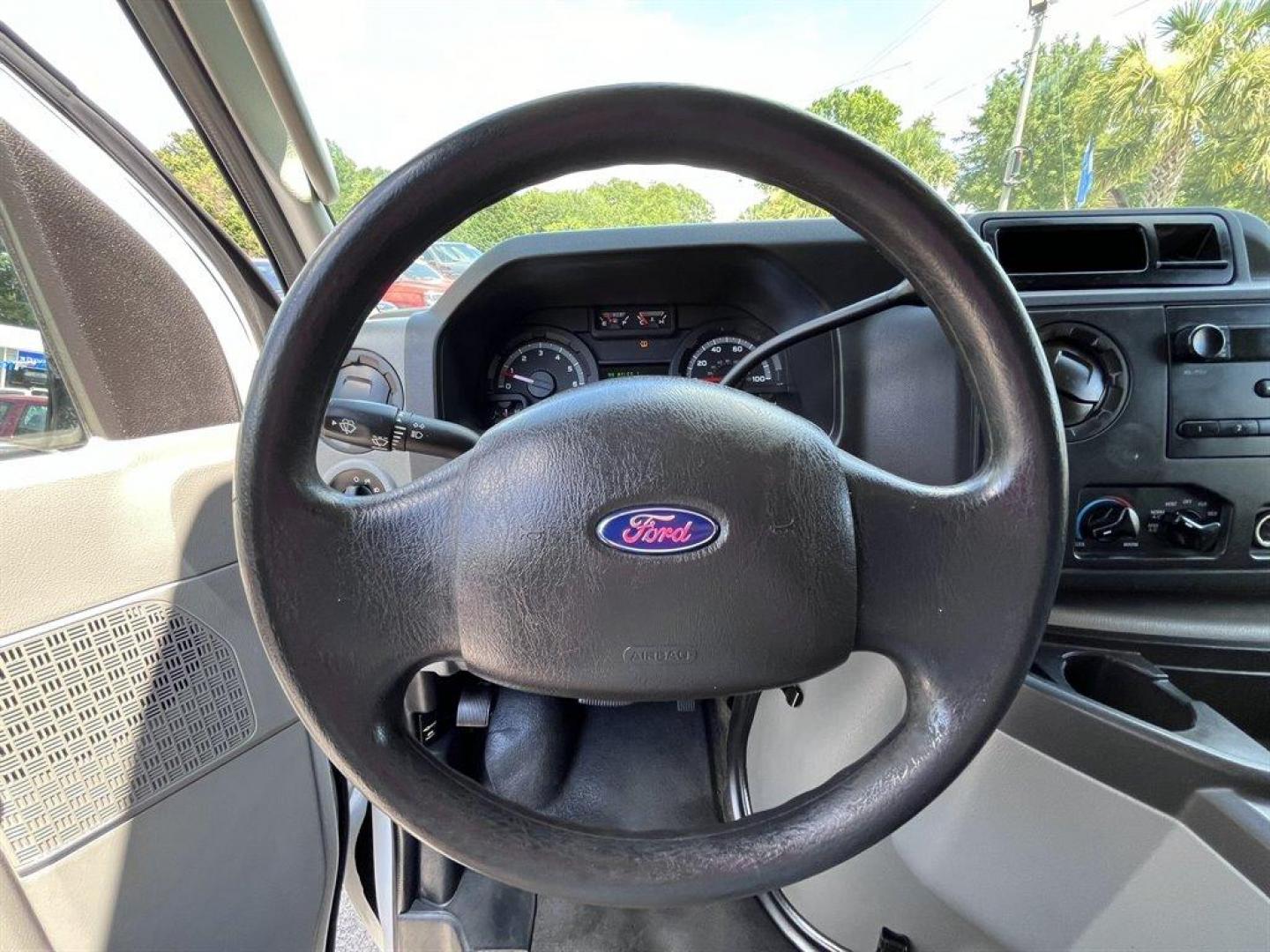 2011 White /Grey Ford E250 Vans (1FTNE2EL4BD) with an 5.4l V8 EFI Sohc 5.4l engine, Automatic transmission, located at 745 East Steele Rd., West Columbia, SC, 29170, (803) 755-9148, 33.927212, -81.148483 - Photo#5