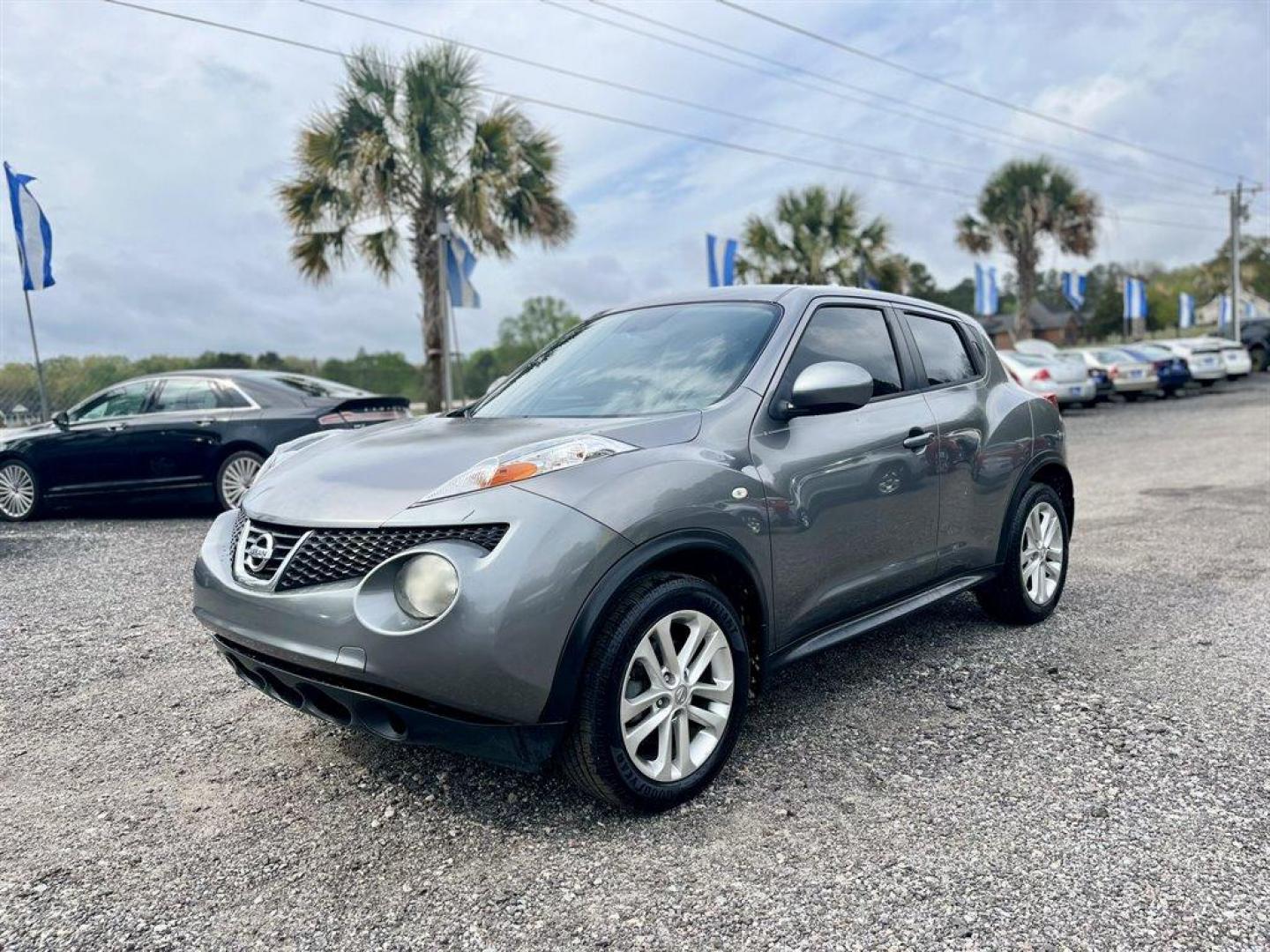 2014 Grey /Black Nissan Juke (JN8AF5MR0ET) with an 1.6l I-4 DI Dohc T/C 1.6l engine, Automatic transmission, located at 745 East Steele Rd., West Columbia, SC, 29170, (803) 755-9148, 33.927212, -81.148483 - Special Internet Price! 2014 Nissan Juke SV with Bluetooth, AM/FM/CD/MP3 Audio System, Remote Keyless Entry, Cruise Control, Sunroof, Automatic Air Conditioning, Rear 60-40 Folding Bench, Powered Windows, Powered Door Locks, Plus more! - Photo#0