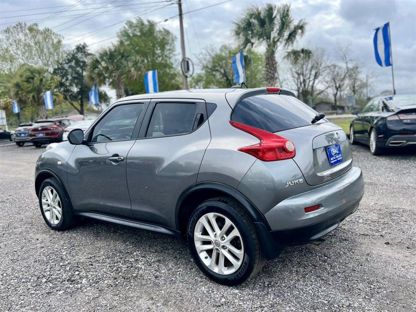 2014 Grey /Black Nissan Juke (JN8AF5MR0ET) with an 1.6l I-4 DI Dohc T/C 1.6l engine, Automatic transmission, located at 745 East Steele Rd., West Columbia, SC, 29170, (803) 755-9148, 33.927212, -81.148483 - Special Internet Price! 2014 Nissan Juke SV with Bluetooth, AM/FM/CD/MP3 Audio System, Remote Keyless Entry, Cruise Control, Sunroof, Automatic Air Conditioning, Rear 60-40 Folding Bench, Powered Windows, Powered Door Locks, Plus more! - Photo#1