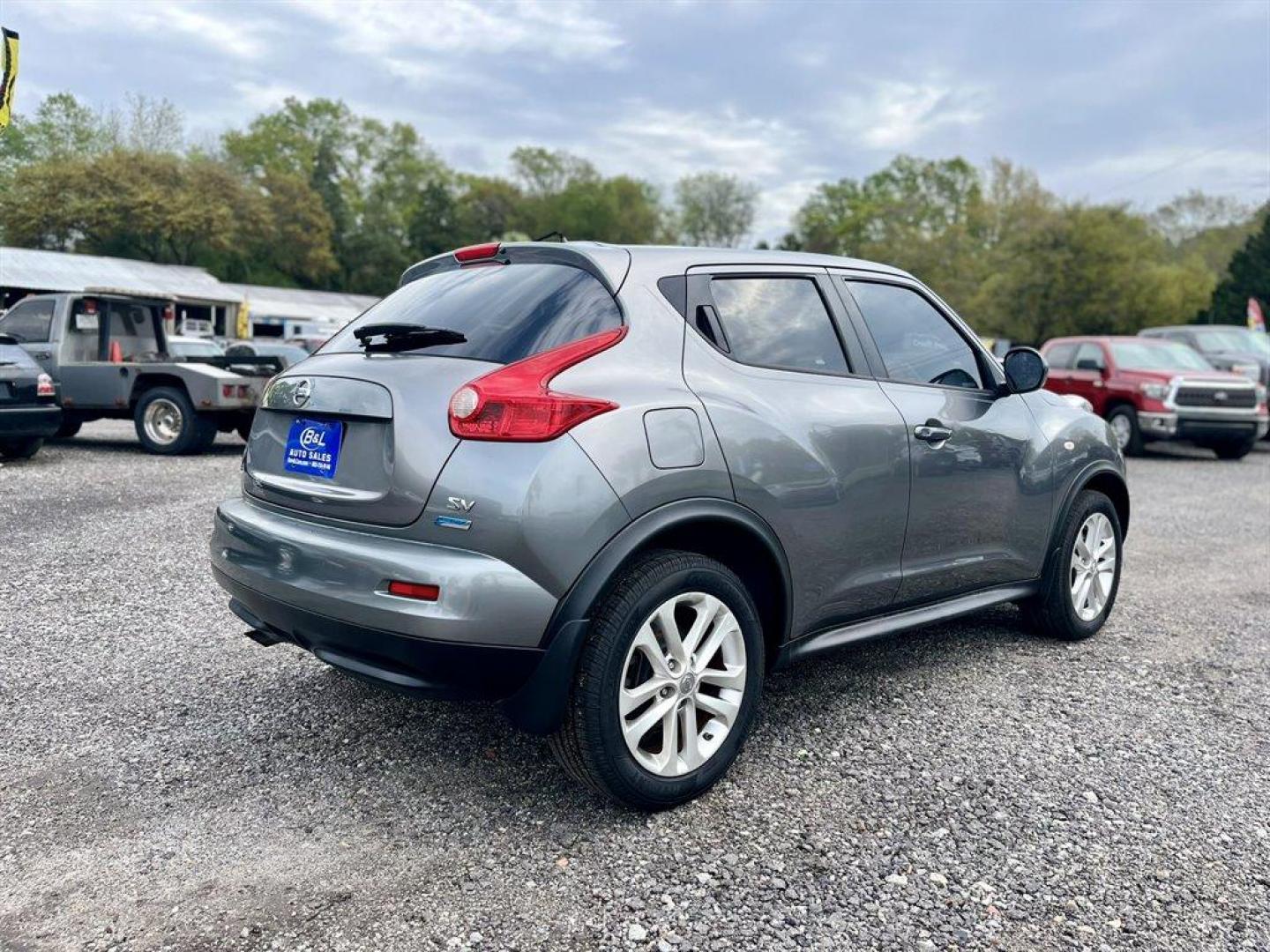 2014 Grey /Black Nissan Juke (JN8AF5MR0ET) with an 1.6l I-4 DI Dohc T/C 1.6l engine, Automatic transmission, located at 745 East Steele Rd., West Columbia, SC, 29170, (803) 755-9148, 33.927212, -81.148483 - Special Internet Price! 2014 Nissan Juke SV with Bluetooth, AM/FM/CD/MP3 Audio System, Remote Keyless Entry, Cruise Control, Sunroof, Automatic Air Conditioning, Rear 60-40 Folding Bench, Powered Windows, Powered Door Locks, Plus more! - Photo#2