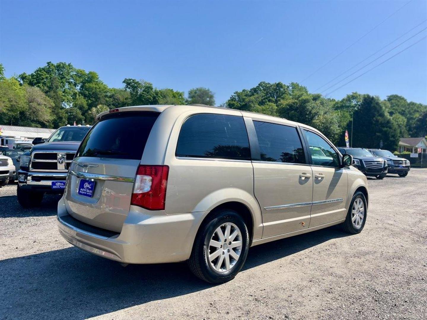 2016 Gold /Black Chrysler Town and Country (2C4RC1BGXGR) with an 3.6l V6 MPI Dohc VVT Flex engine, Automatic transmission, located at 745 East Steele Rd., West Columbia, SC, 29170, (803) 755-9148, 33.927212, -81.148483 - Special Internet Price! 2016 Chrysler Town and Country Touring with Bluetooth, Backup camera, Cruise control, Air conditioning, Leather interior, Rear entertainment, 3rd row seating, Powered sliding rear doors, Powered liftgate, Powered driver seat, Powered windows, Powered door locks, Plus more! - Photo#2