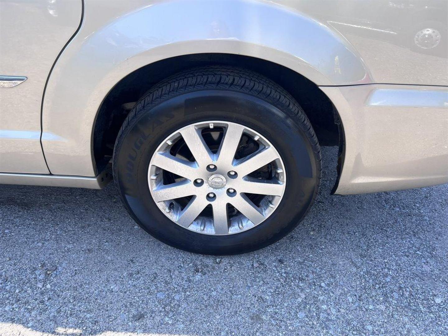 2016 Gold /Black Chrysler Town and Country (2C4RC1BGXGR) with an 3.6l V6 MPI Dohc VVT Flex engine, Automatic transmission, located at 745 East Steele Rd., West Columbia, SC, 29170, (803) 755-9148, 33.927212, -81.148483 - Special Internet Price! 2016 Chrysler Town and Country Touring with Bluetooth, Backup camera, Cruise control, Air conditioning, Leather interior, Rear entertainment, 3rd row seating, Powered sliding rear doors, Powered liftgate, Powered driver seat, Powered windows, Powered door locks, Plus more! - Photo#32