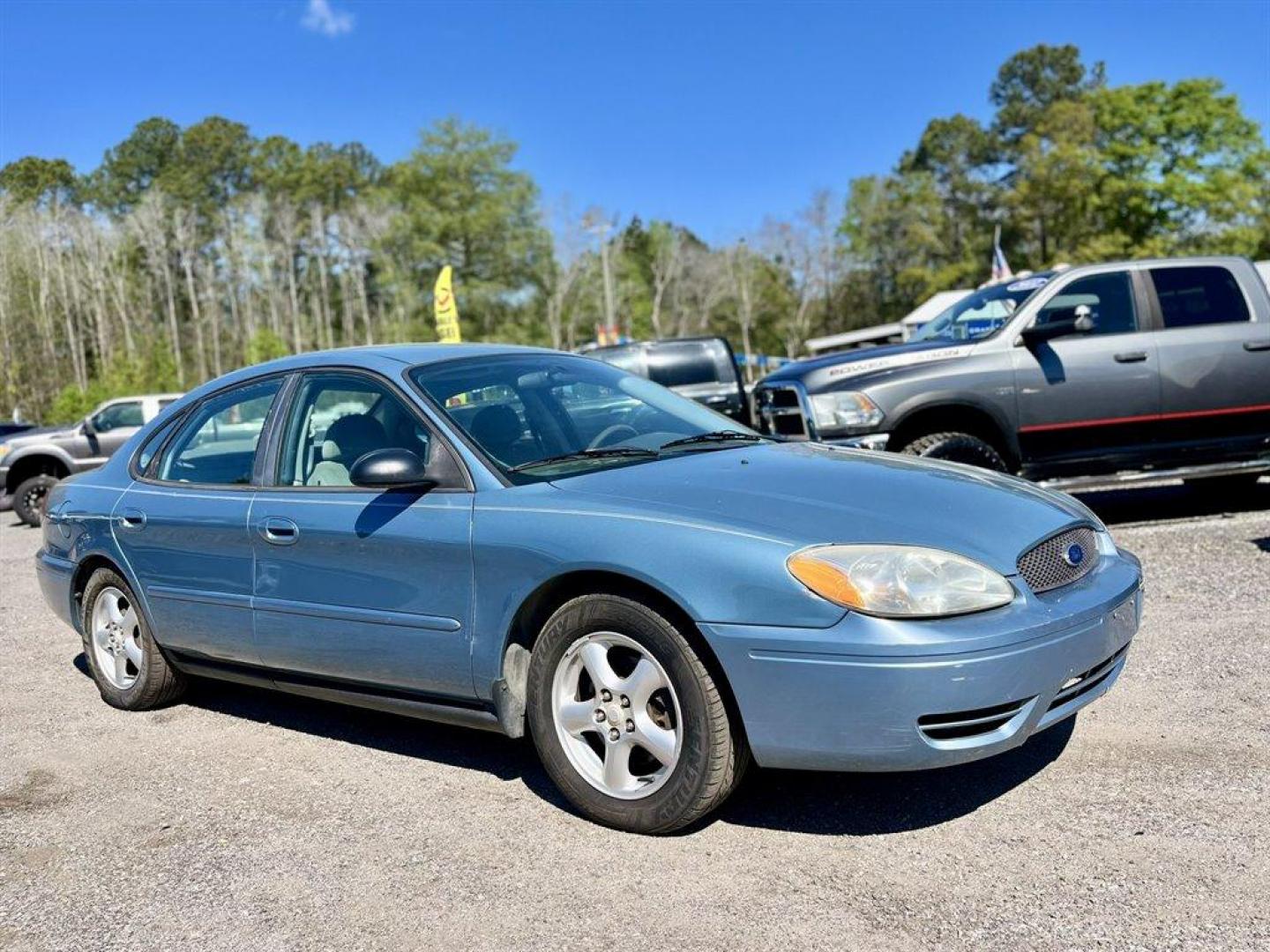 2007 Blue /Tan Ford Taurus (1FAFP53U57A) with an 3.0l V6 SFI 3.0l engine, Automatic transmission, located at 745 East Steele Rd., West Columbia, SC, 29170, (803) 755-9148, 33.927212, -81.148483 - CASH CAR! AS IS! AS IS! AS IS! - Photo#2