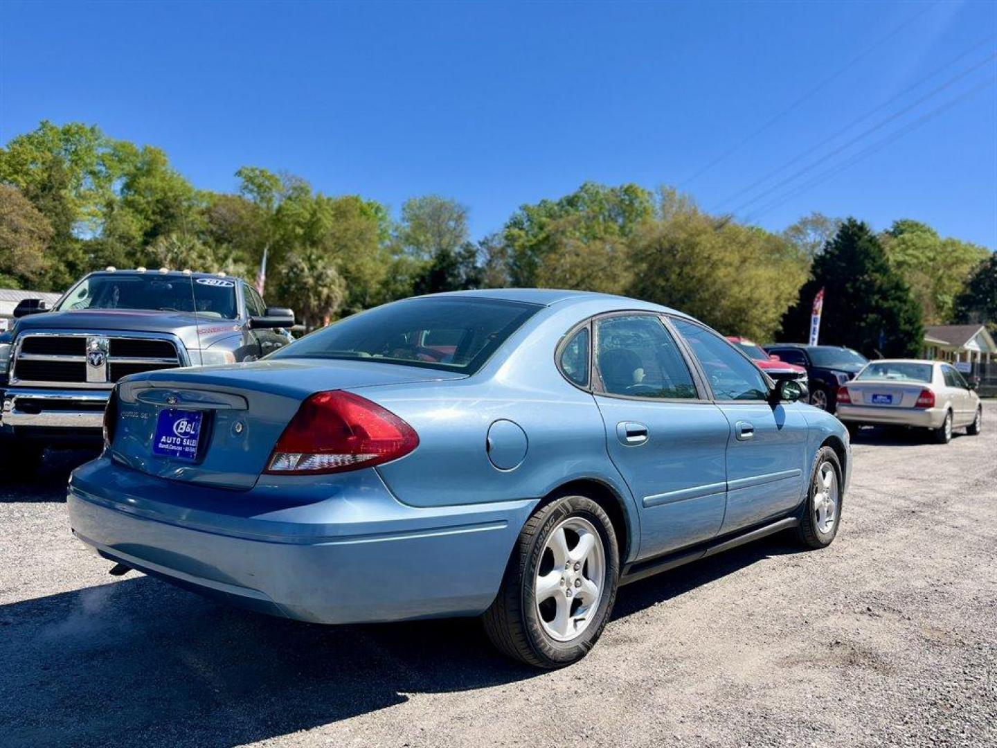 2007 Blue /Tan Ford Taurus (1FAFP53U57A) with an 3.0l V6 SFI 3.0l engine, Automatic transmission, located at 745 East Steele Rd., West Columbia, SC, 29170, (803) 755-9148, 33.927212, -81.148483 - CASH CAR! AS IS! AS IS! AS IS! - Photo#3