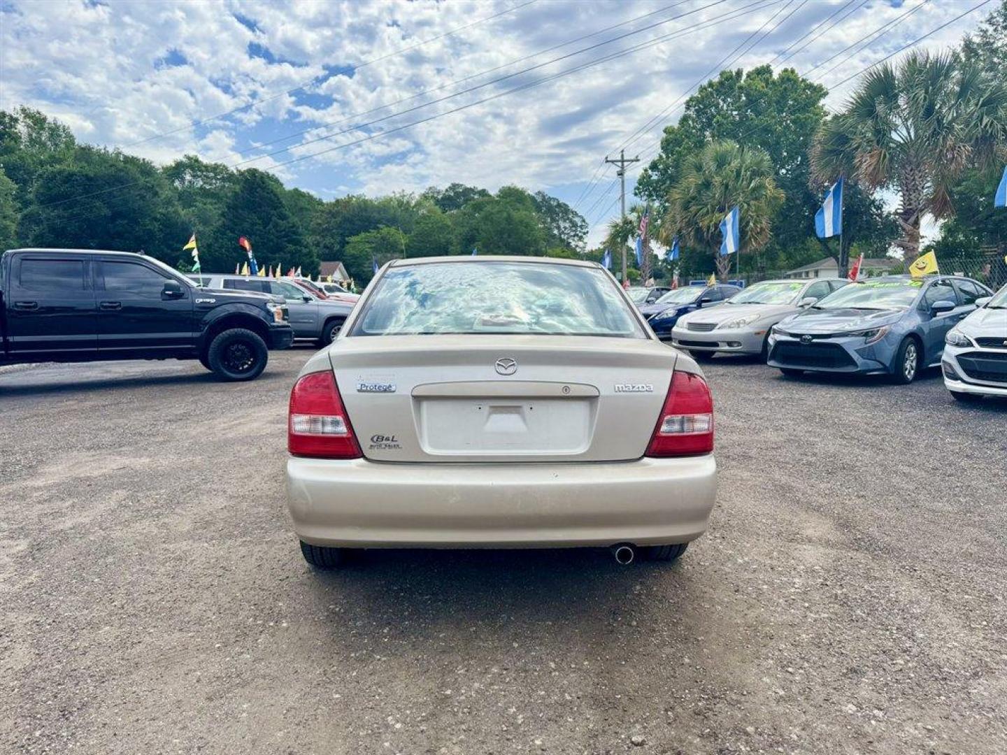 2001 Gold /Tan Mazda Protege (JM1BJ222210) with an 1.6l I-4 MPI Dohc 1.6l engine, Manual transmission, located at 745 East Steele Rd., West Columbia, SC, 29170, (803) 755-9148, 33.927212, -81.148483 - Special Internet Price! 2001 Mazda Protege - Photo#4