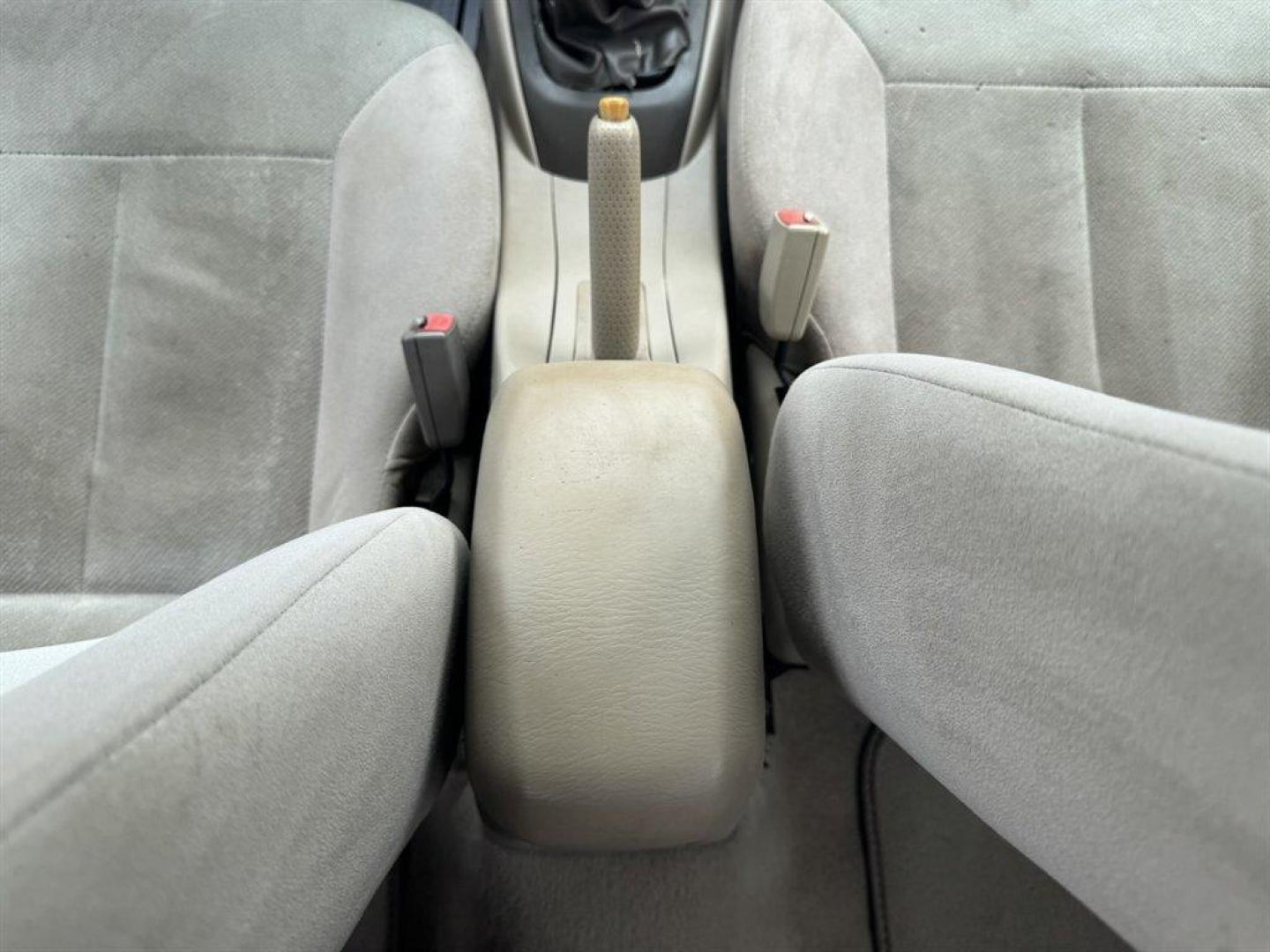 2001 Gold /Tan Mazda Protege (JM1BJ222210) with an 1.6l I-4 MPI Dohc 1.6l engine, Manual transmission, located at 745 East Steele Rd., West Columbia, SC, 29170, (803) 755-9148, 33.927212, -81.148483 - Special Internet Price! 2001 Mazda Protege - Photo#13