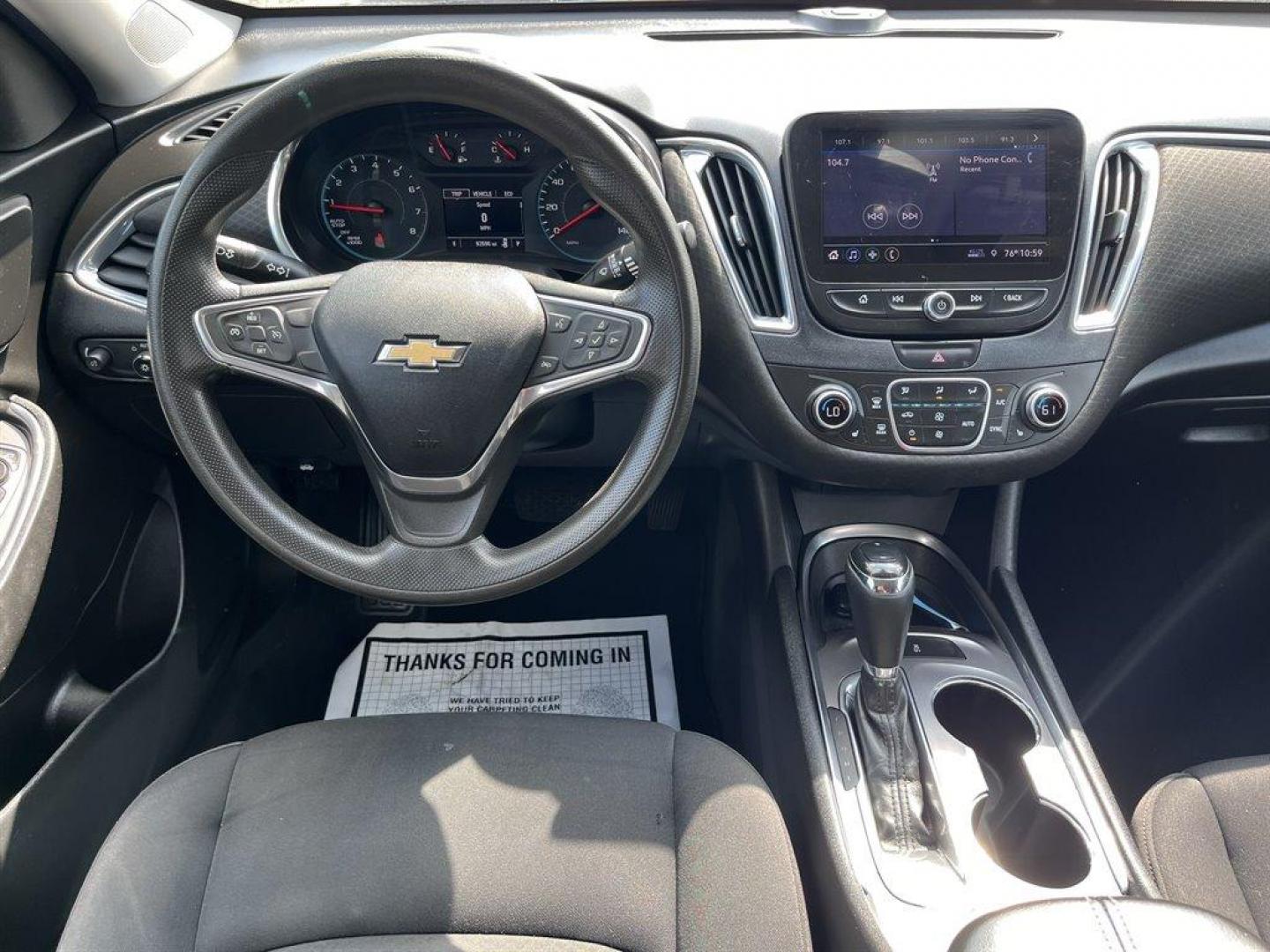 2019 Grey /Black Chevrolet Malibu (1G1ZD5ST4KF) with an 1.5l I-4 DI Dohc T/C 1.5l engine, Automatic transmission, located at 745 East Steele Rd., West Columbia, SC, 29170, (803) 755-9148, 33.927212, -81.148483 - Special Internet Price! 2019 Chevrolet Malibu with Bluetooth, 8 diagonal color touchscreen, AM/FM stereo, Backup camera, Cruise control, Air conditioning, Keyless entry, Cloth interior, Front bucket seats, Rear 60/40 split-folding seats, Powered windows, Powered door locks, Plus more! - Photo#5