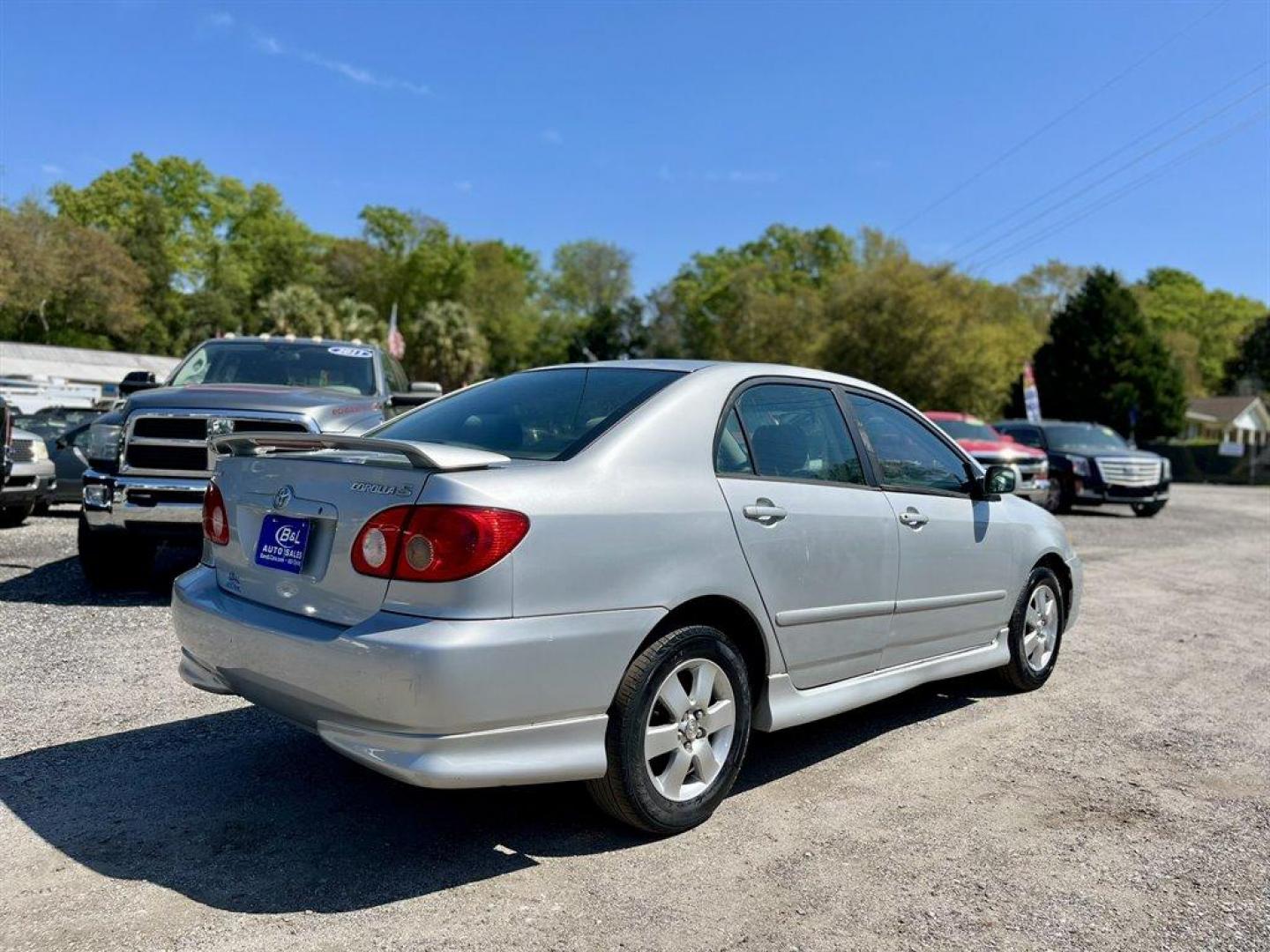 2006 Red /Grey Toyota Corolla (2T1BR32E66C) with an 1.8l I-4 EFI Dohc 1.8l engine, Automatic transmission, located at 745 East Steele Rd., West Columbia, SC, 29170, (803) 755-9148, 33.927212, -81.148483 - Special Internet Price! 2006 Toyota Corolla S with AM/FM stereo, Cruise control, Air conditioning, Cloth interior, 60/40 split fold-down rear seat, Powered windows, Powered door locks, Plus more! - Photo#2