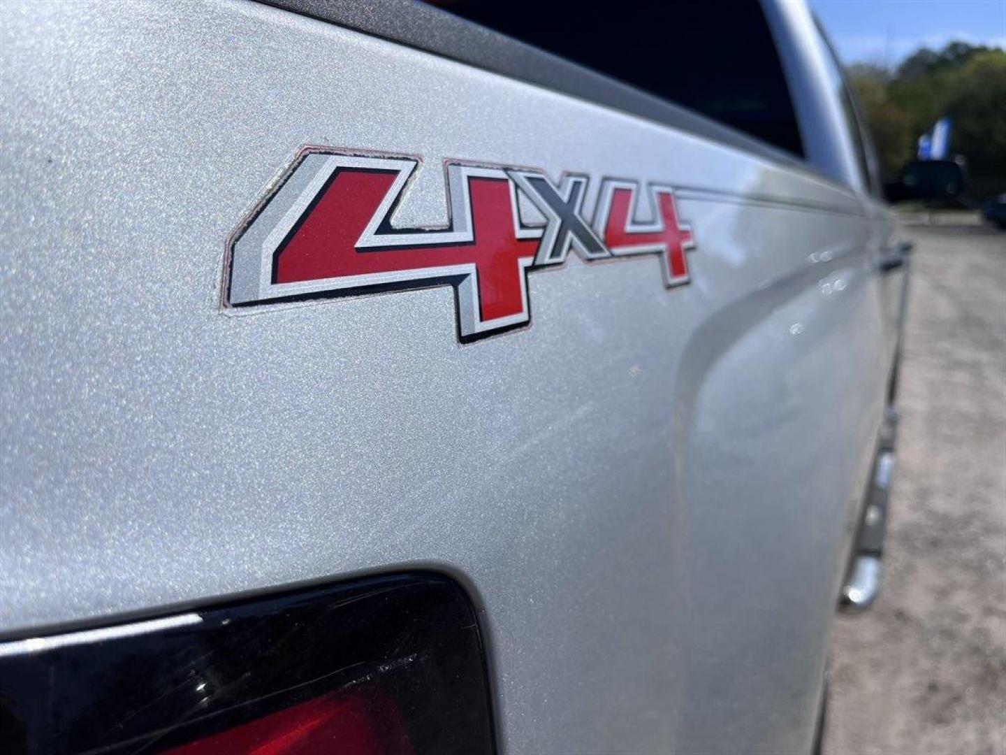 2014 Silver /Grey Chevrolet Silverado 1500 (3GCUKREH6EG) with an 4.3l V6 DI VVT Flex 4.3l engine, Automatic transmission, located at 745 East Steele Rd., West Columbia, SC, 29170, (803) 755-9148, 33.927212, -81.148483 - Special Internet Price! 2014 Chevrolet Silverado 1500 LT with Chevrolet MyLink audio system, 4.2 diagonal color screen with AM/FM stereo, Cruise control, Air conditioning, Cloth front 40/20/40 split-bench, Rear 60/40 folding bench, Powered windows, Powered door locks, Plus more! - Photo#25