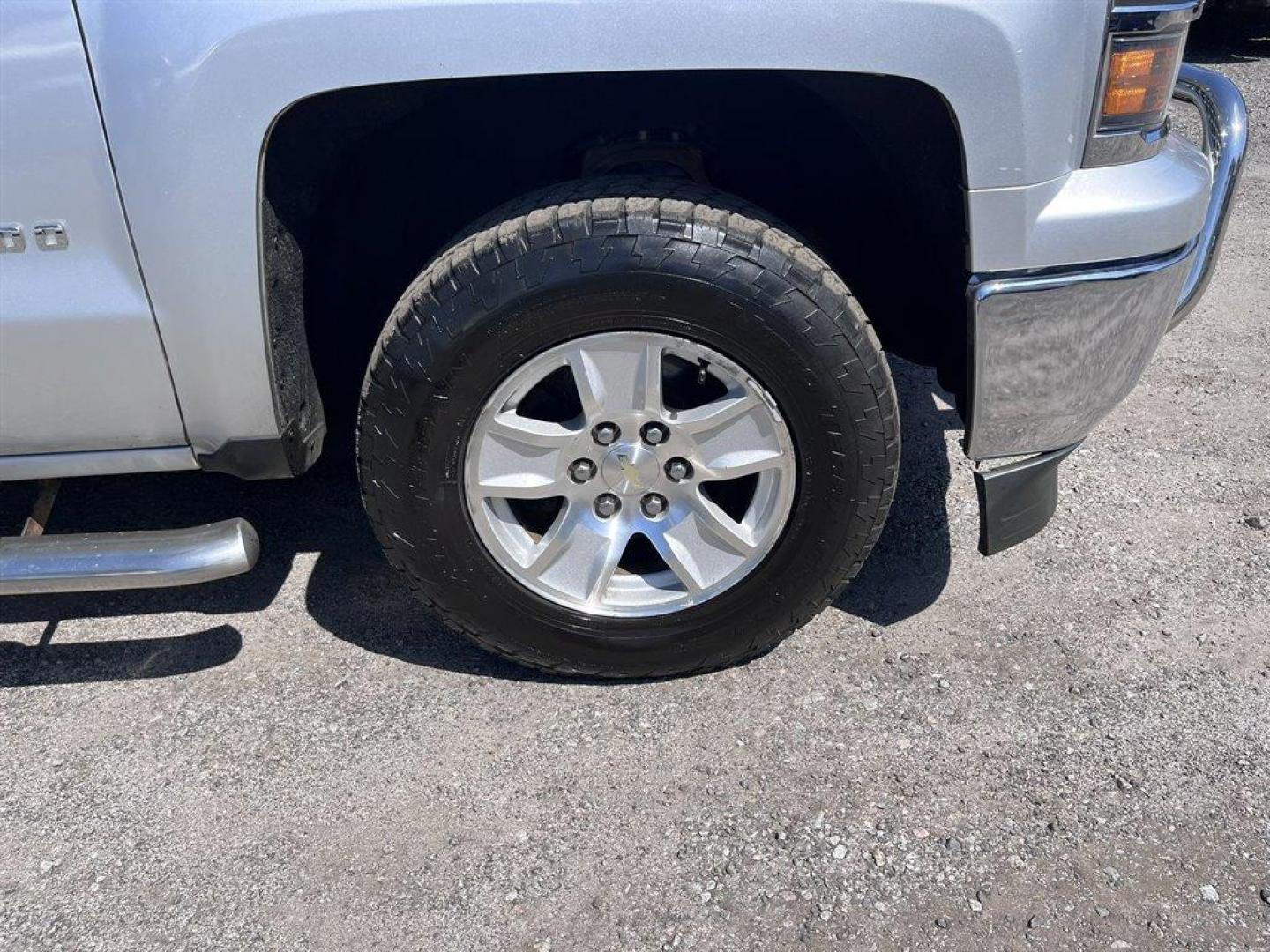 2014 Silver /Grey Chevrolet Silverado 1500 (3GCUKREH6EG) with an 4.3l V6 DI VVT Flex 4.3l engine, Automatic transmission, located at 745 East Steele Rd., West Columbia, SC, 29170, (803) 755-9148, 33.927212, -81.148483 - Special Internet Price! 2014 Chevrolet Silverado 1500 LT with Chevrolet MyLink audio system, 4.2 diagonal color screen with AM/FM stereo, Cruise control, Air conditioning, Cloth front 40/20/40 split-bench, Rear 60/40 folding bench, Powered windows, Powered door locks, Plus more! - Photo#28