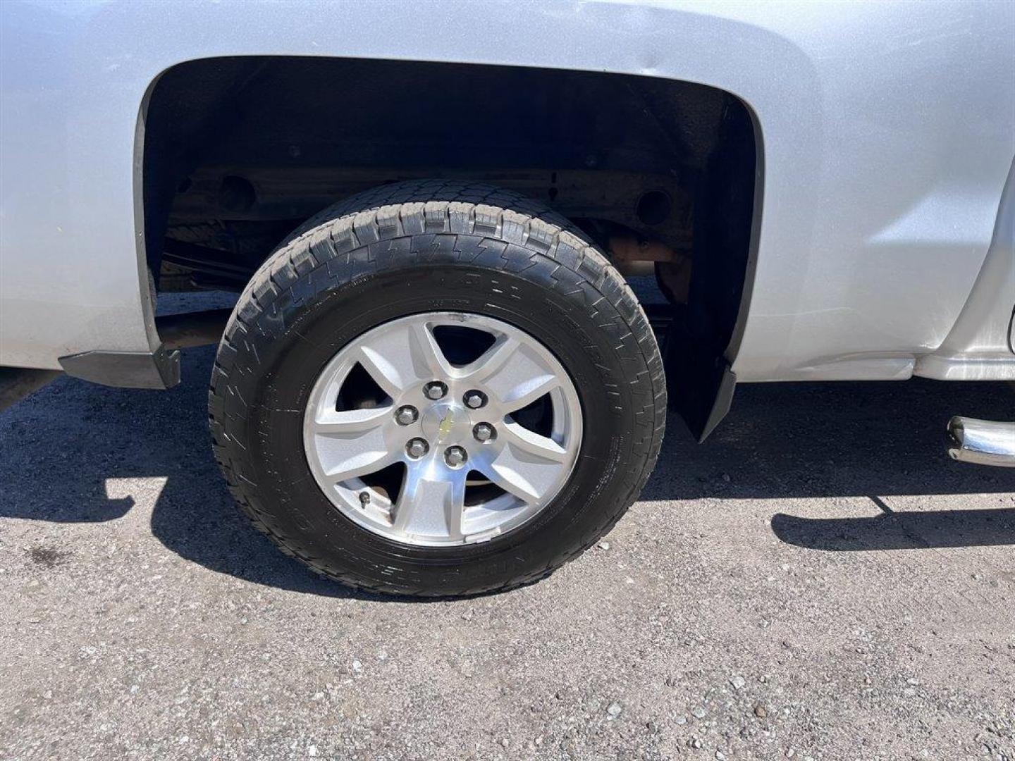 2014 Silver /Grey Chevrolet Silverado 1500 (3GCUKREH6EG) with an 4.3l V6 DI VVT Flex 4.3l engine, Automatic transmission, located at 745 East Steele Rd., West Columbia, SC, 29170, (803) 755-9148, 33.927212, -81.148483 - Special Internet Price! 2014 Chevrolet Silverado 1500 LT with Chevrolet MyLink audio system, 4.2 diagonal color screen with AM/FM stereo, Cruise control, Air conditioning, Cloth front 40/20/40 split-bench, Rear 60/40 folding bench, Powered windows, Powered door locks, Plus more! - Photo#29