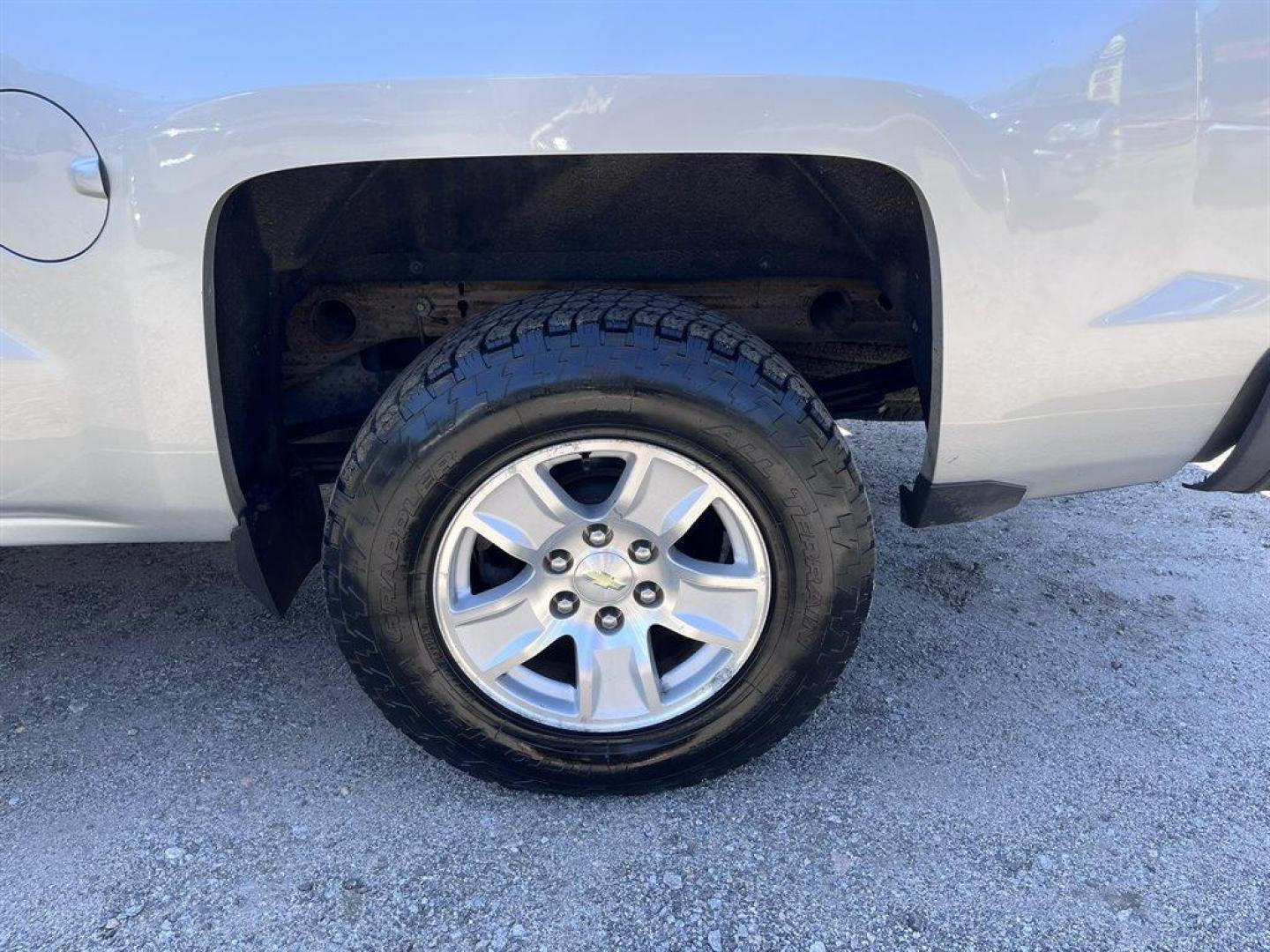 2014 Silver /Grey Chevrolet Silverado 1500 (3GCUKREH6EG) with an 4.3l V6 DI VVT Flex 4.3l engine, Automatic transmission, located at 745 East Steele Rd., West Columbia, SC, 29170, (803) 755-9148, 33.927212, -81.148483 - Special Internet Price! 2014 Chevrolet Silverado 1500 LT with Chevrolet MyLink audio system, 4.2 diagonal color screen with AM/FM stereo, Cruise control, Air conditioning, Cloth front 40/20/40 split-bench, Rear 60/40 folding bench, Powered windows, Powered door locks, Plus more! - Photo#30