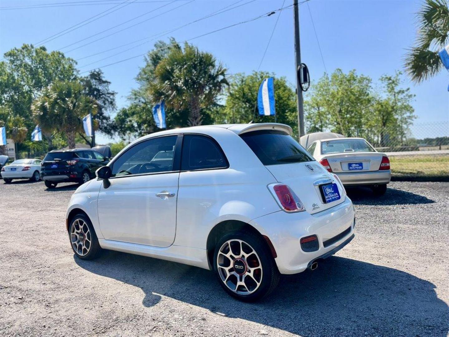 2012 White /Black Fiat 500 (3C3CFFBR5CT) with an 1.4l I-4 MPI 1.4l engine, Manual transmission, located at 745 East Steele Rd., West Columbia, SC, 29170, (803) 755-9148, 33.927212, -81.148483 - Special Internet Price! 2012 Fiat 500 Sport with AM/FM radio, Cruise control, Air conditioning, Sunroof, Leather interior, Manual transmission, Powered windows, Powered door locks, Plus more! - Photo#1