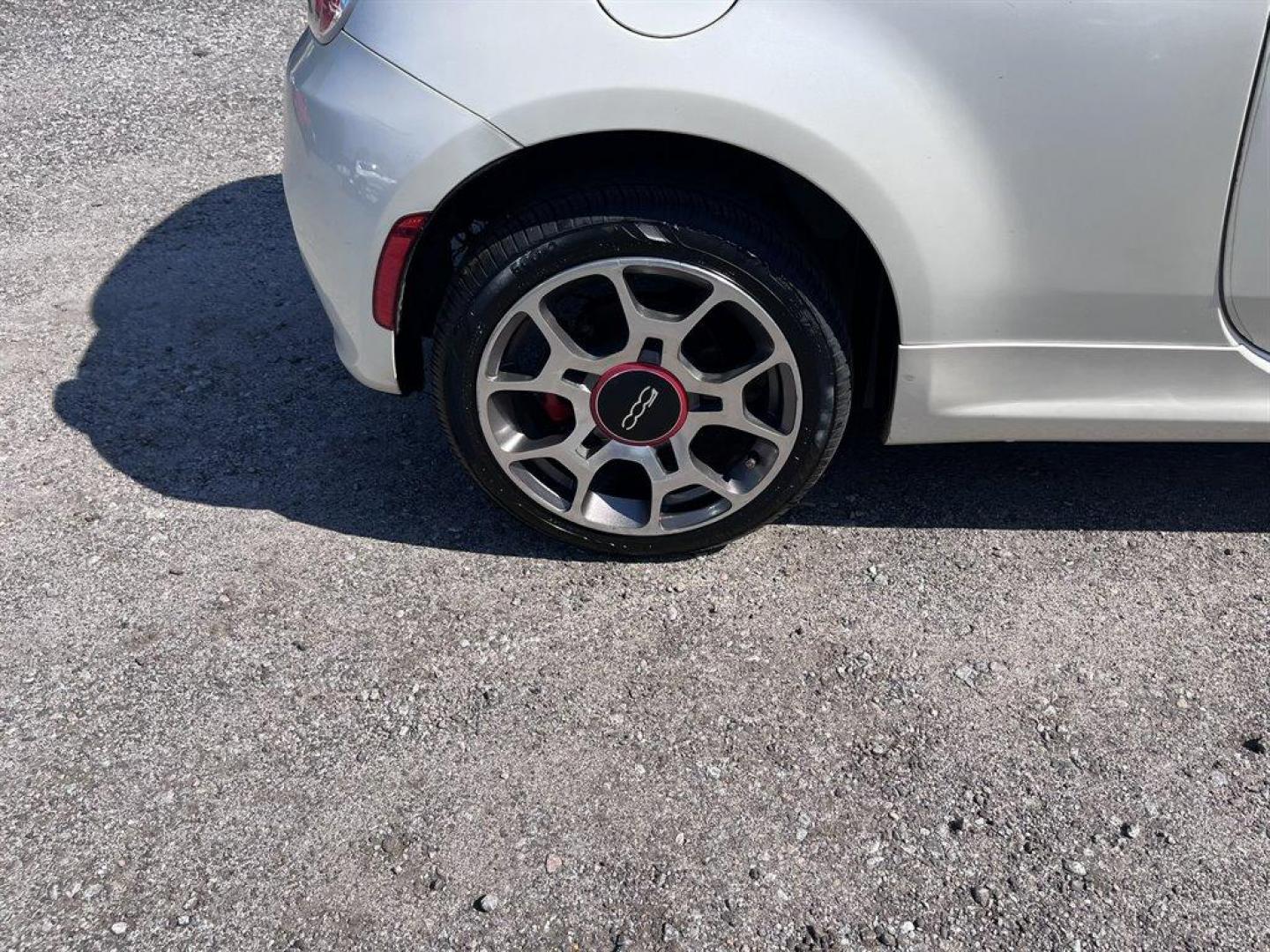 2012 White /Black Fiat 500 (3C3CFFBR5CT) with an 1.4l I-4 MPI 1.4l engine, Manual transmission, located at 745 East Steele Rd., West Columbia, SC, 29170, (803) 755-9148, 33.927212, -81.148483 - Special Internet Price! 2012 Fiat 500 Sport with AM/FM radio, Cruise control, Air conditioning, Sunroof, Leather interior, Manual transmission, Powered windows, Powered door locks, Plus more! - Photo#24