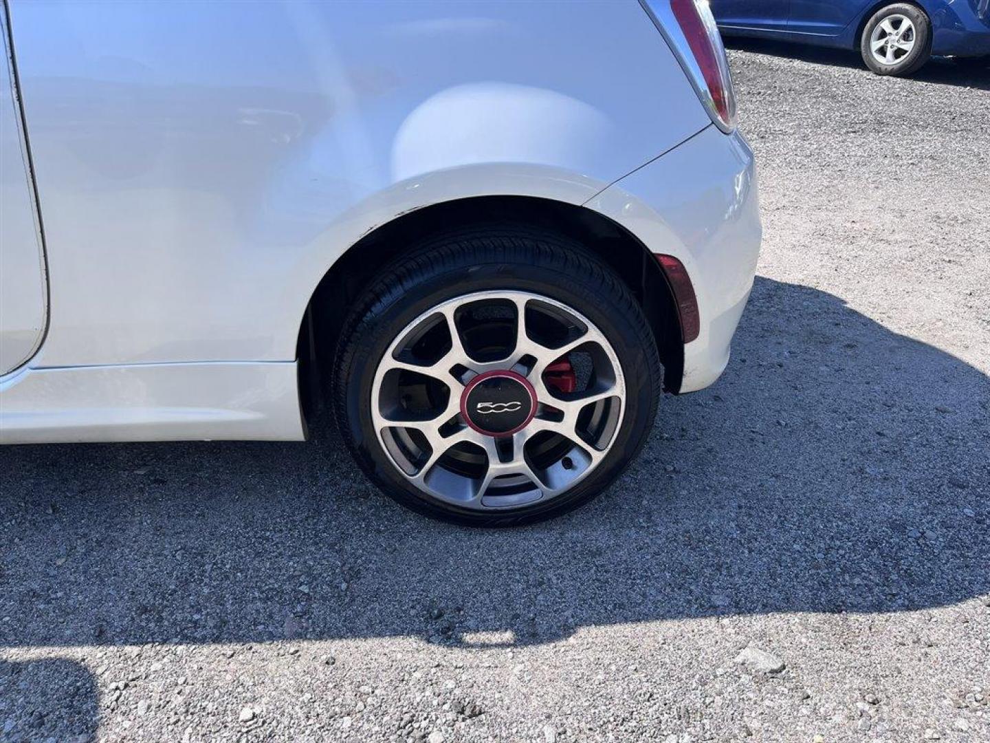 2012 White /Black Fiat 500 (3C3CFFBR5CT) with an 1.4l I-4 MPI 1.4l engine, Manual transmission, located at 745 East Steele Rd., West Columbia, SC, 29170, (803) 755-9148, 33.927212, -81.148483 - Special Internet Price! 2012 Fiat 500 Sport with AM/FM radio, Cruise control, Air conditioning, Sunroof, Leather interior, Manual transmission, Powered windows, Powered door locks, Plus more! - Photo#25