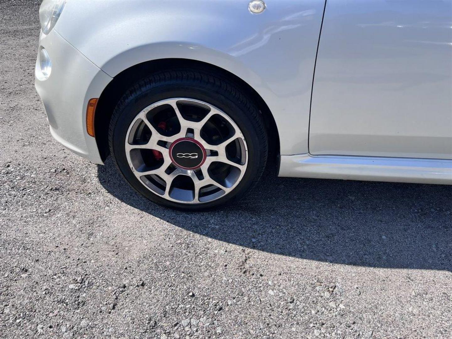 2012 White /Black Fiat 500 (3C3CFFBR5CT) with an 1.4l I-4 MPI 1.4l engine, Manual transmission, located at 745 East Steele Rd., West Columbia, SC, 29170, (803) 755-9148, 33.927212, -81.148483 - Special Internet Price! 2012 Fiat 500 Sport with AM/FM radio, Cruise control, Air conditioning, Sunroof, Leather interior, Manual transmission, Powered windows, Powered door locks, Plus more! - Photo#26