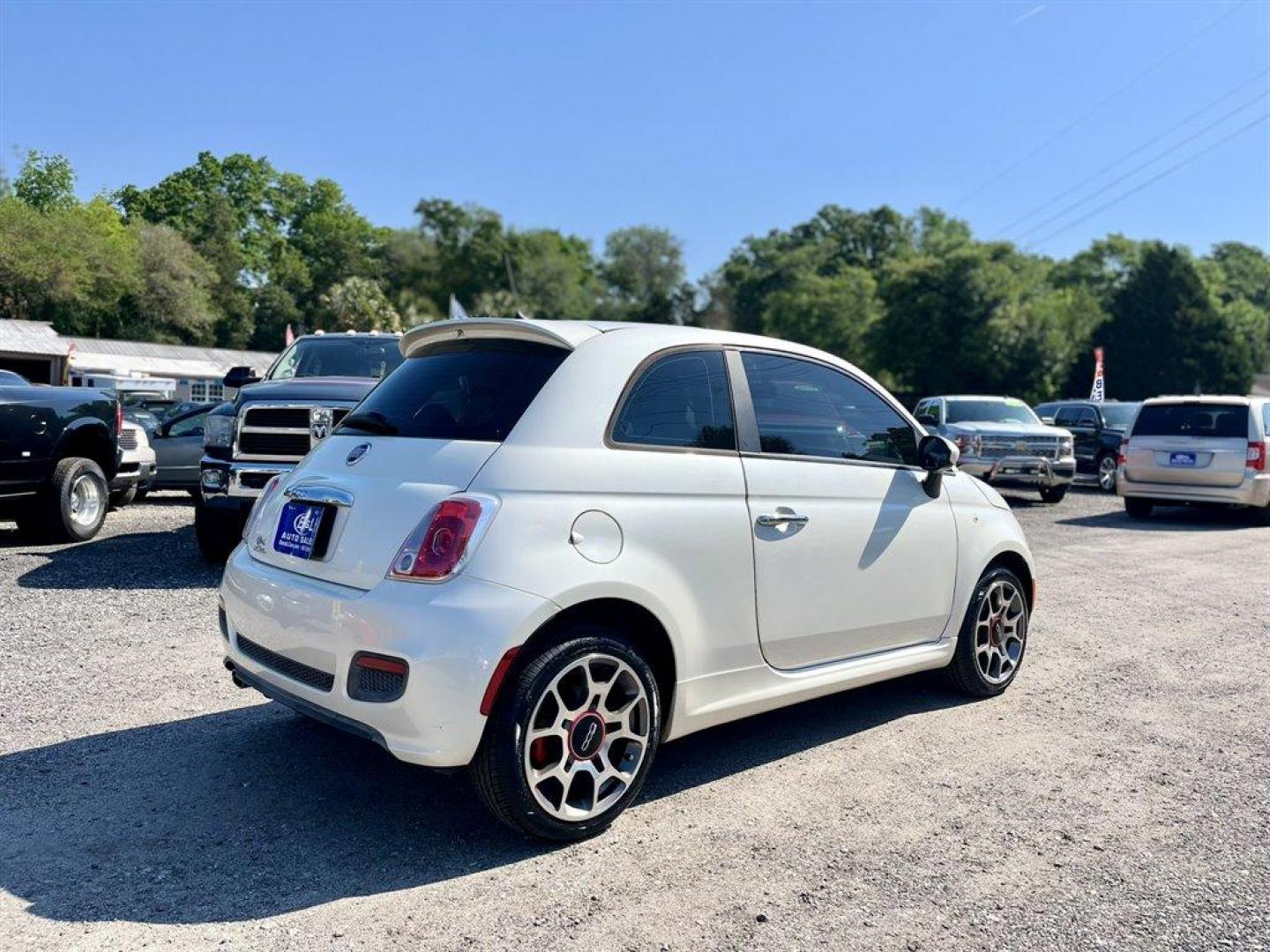 2012 White /Black Fiat 500 (3C3CFFBR5CT) with an 1.4l I-4 MPI 1.4l engine, Manual transmission, located at 745 East Steele Rd., West Columbia, SC, 29170, (803) 755-9148, 33.927212, -81.148483 - Special Internet Price! 2012 Fiat 500 Sport with AM/FM radio, Cruise control, Air conditioning, Sunroof, Leather interior, Manual transmission, Powered windows, Powered door locks, Plus more! - Photo#2