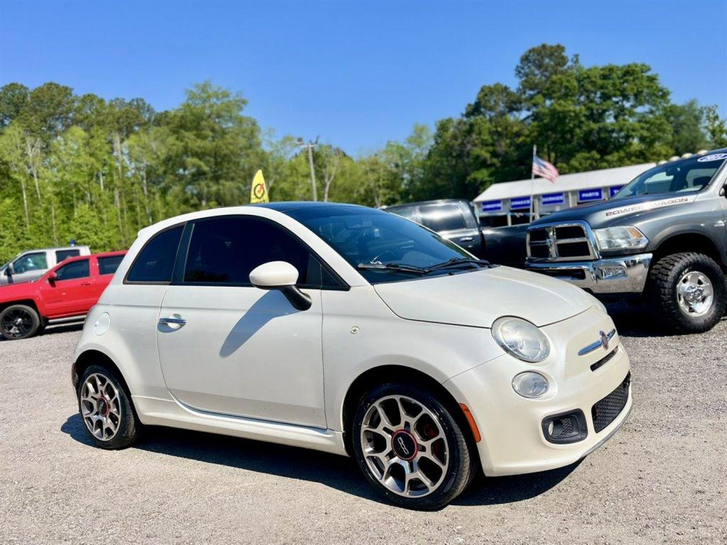 2012 White /Black Fiat 500 (3C3CFFBR5CT) with an 1.4l I-4 MPI 1.4l engine, Manual transmission, located at 745 East Steele Rd., West Columbia, SC, 29170, (803) 755-9148, 33.927212, -81.148483 - Special Internet Price! 2012 Fiat 500 Sport with AM/FM radio, Cruise control, Air conditioning, Sunroof, Leather interior, Manual transmission, Powered windows, Powered door locks, Plus more! - Photo#3