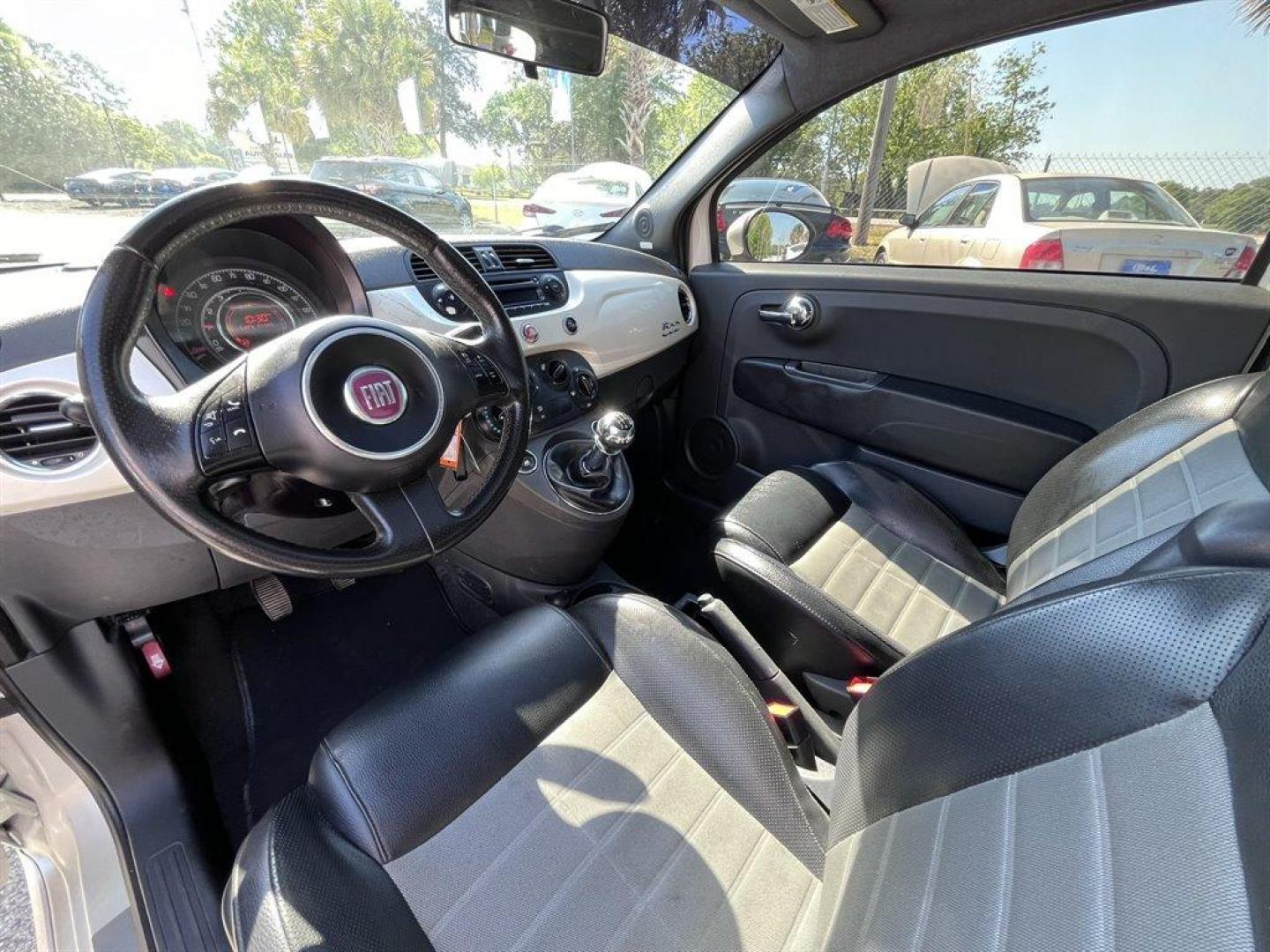 2012 White /Black Fiat 500 (3C3CFFBR5CT) with an 1.4l I-4 MPI 1.4l engine, Manual transmission, located at 745 East Steele Rd., West Columbia, SC, 29170, (803) 755-9148, 33.927212, -81.148483 - Special Internet Price! 2012 Fiat 500 Sport with AM/FM radio, Cruise control, Air conditioning, Sunroof, Leather interior, Manual transmission, Powered windows, Powered door locks, Plus more! - Photo#4