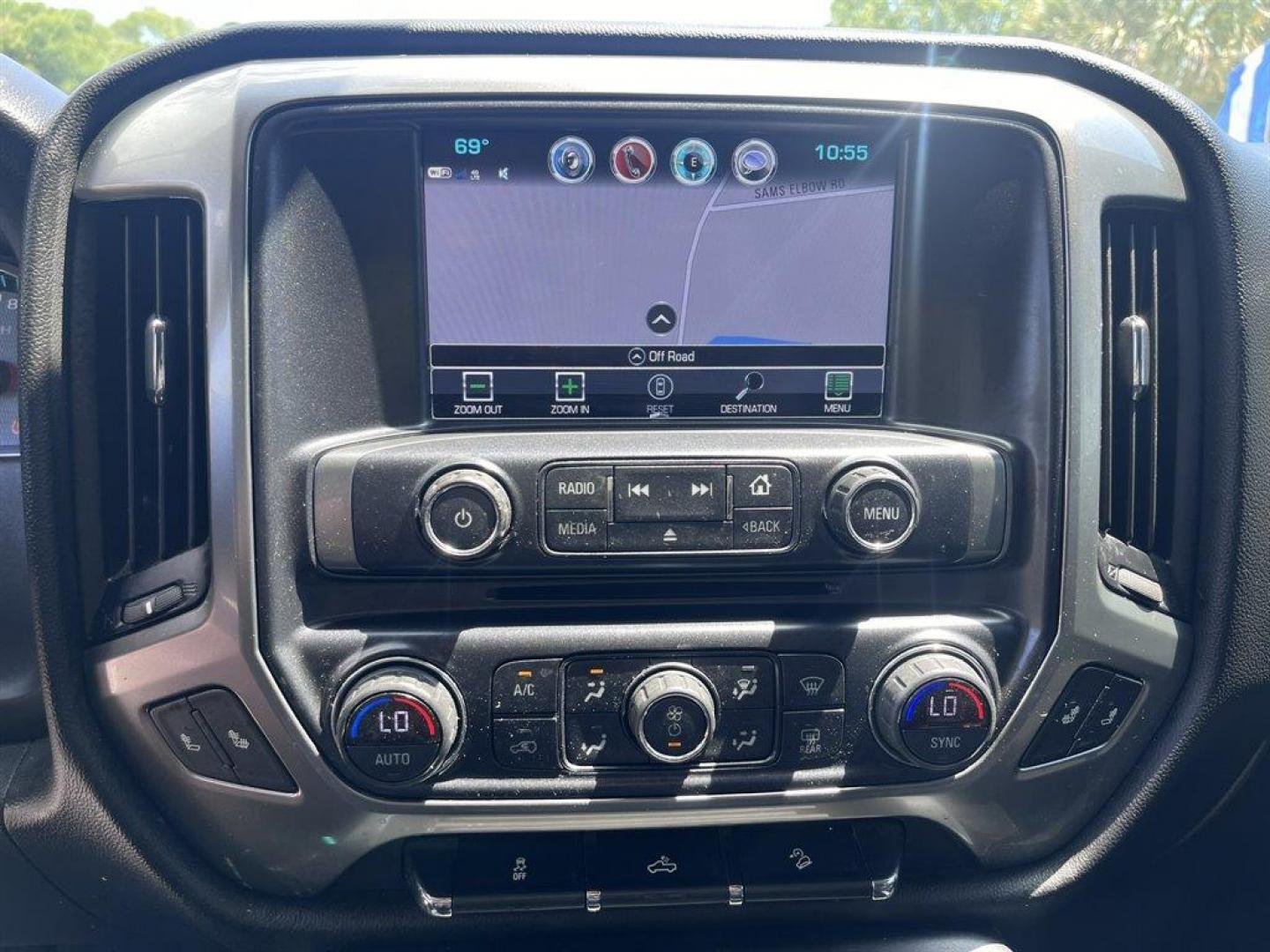 2018 Silver /Black Chevrolet Silverado 1500 (3GCUKREC9J5) with an 5.3l V8 DI VVT Flex 5.3l engine, Automatic transmission, located at 745 East Steele Rd., West Columbia, SC, 29170, (803) 755-9148, 33.927212, -81.148483 - Special Internet Price! 2018 Chevrolet Silverado 1500 LT Z71 with Chevrolet MyLink Radio with 8 diagonal color touch-screen, AM/FM stereo, Backup camera, Navigation, Cruise control, Air conditioning, Remote keyless entry, Cloth interior, Rear 60/40 folding bench, Powered windows, Powered door locks, - Photo#14