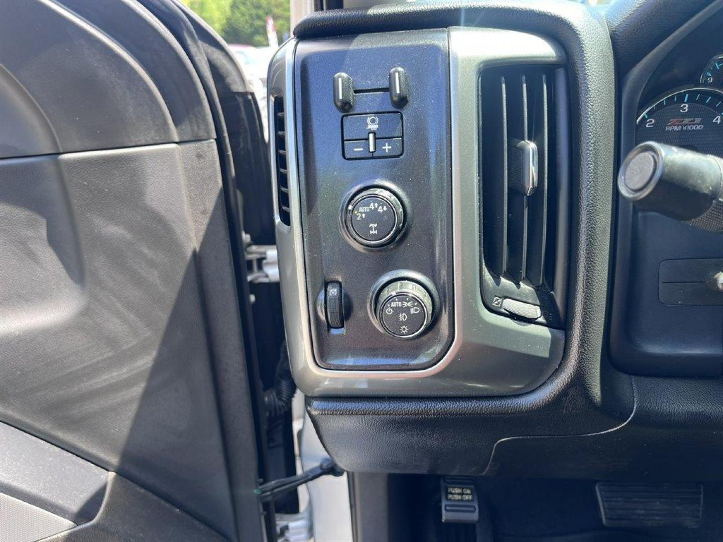 2018 Silver /Black Chevrolet Silverado 1500 (3GCUKREC9J5) with an 5.3l V8 DI VVT Flex 5.3l engine, Automatic transmission, located at 745 East Steele Rd., West Columbia, SC, 29170, (803) 755-9148, 33.927212, -81.148483 - Special Internet Price! 2018 Chevrolet Silverado 1500 LT Z71 with Chevrolet MyLink Radio with 8 diagonal color touch-screen, AM/FM stereo, Backup camera, Navigation, Cruise control, Air conditioning, Remote keyless entry, Cloth interior, Rear 60/40 folding bench, Powered windows, Powered door locks, - Photo#17