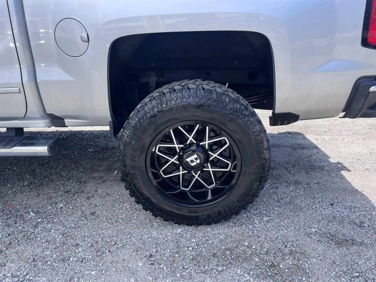 2018 Silver /Black Chevrolet Silverado 1500 (3GCUKREC9J5) with an 5.3l V8 DI VVT Flex 5.3l engine, Automatic transmission, located at 745 East Steele Rd., West Columbia, SC, 29170, (803) 755-9148, 33.927212, -81.148483 - Special Internet Price! 2018 Chevrolet Silverado 1500 LT Z71 with Chevrolet MyLink Radio with 8 diagonal color touch-screen, AM/FM stereo, Backup camera, Navigation, Cruise control, Air conditioning, Remote keyless entry, Cloth interior, Rear 60/40 folding bench, Powered windows, Powered door locks, - Photo#34