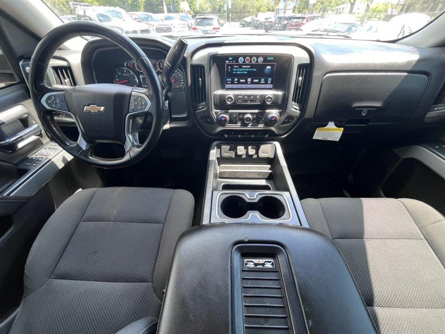 2018 Silver /Black Chevrolet Silverado 1500 (3GCUKREC9J5) with an 5.3l V8 DI VVT Flex 5.3l engine, Automatic transmission, located at 745 East Steele Rd., West Columbia, SC, 29170, (803) 755-9148, 33.927212, -81.148483 - Special Internet Price! 2018 Chevrolet Silverado 1500 LT Z71 with Chevrolet MyLink Radio with 8 diagonal color touch-screen, AM/FM stereo, Backup camera, Navigation, Cruise control, Air conditioning, Remote keyless entry, Cloth interior, Rear 60/40 folding bench, Powered windows, Powered door locks, - Photo#4