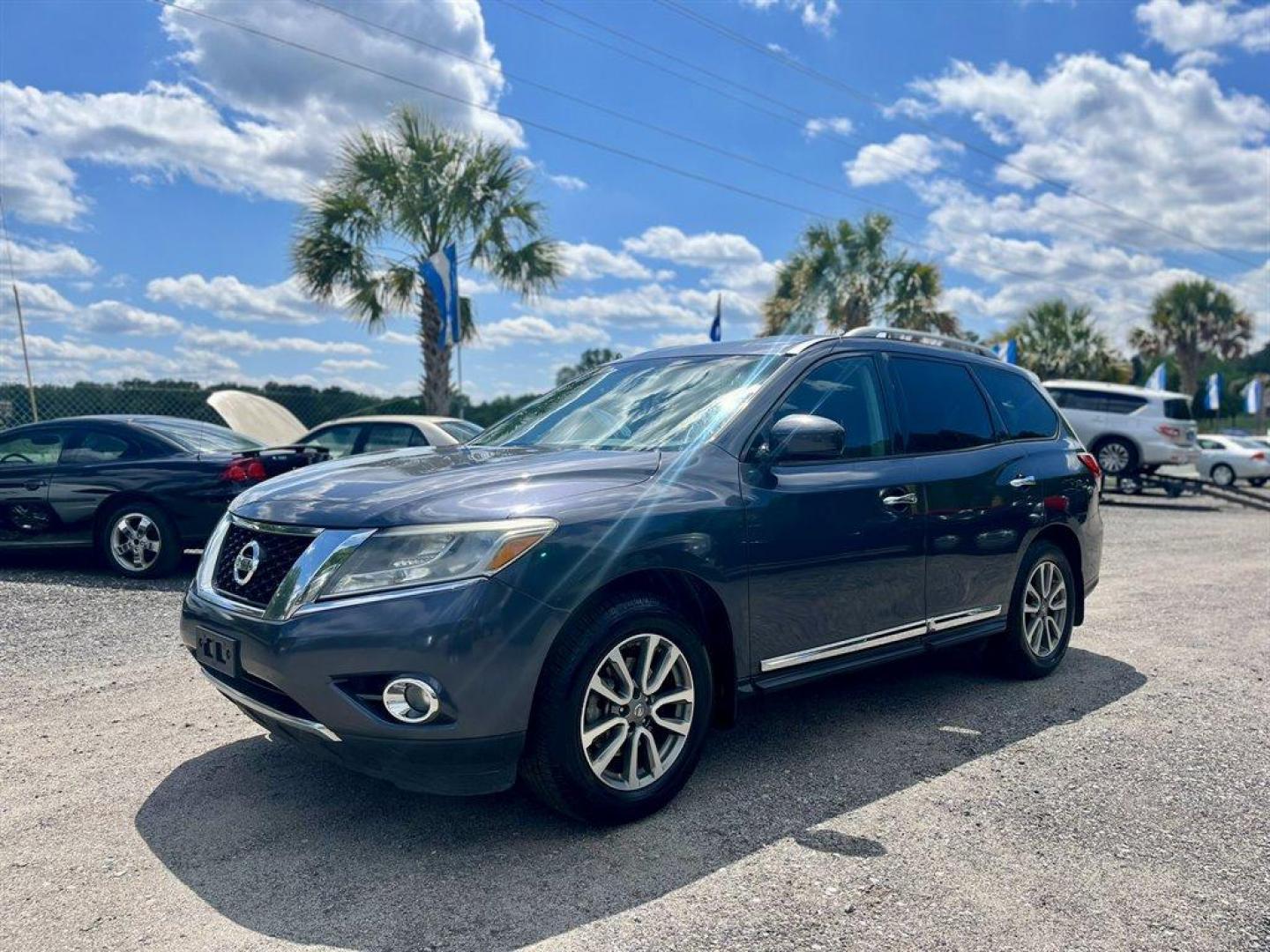 2014 Grey /Black Nissan Pathfinder (5N1AR2MN7EC) with an 3.5l V6 Smpi Dohc Cvtcs 3 engine, Automatic transmission, located at 745 East Steele Rd., West Columbia, SC, 29170, (803) 755-9148, 33.927212, -81.148483 - Special Internet Price! 2014 Nissan Pathfinder SL with Bluetooth, AM/FM radio, Backup camera, Navigation, Cruise control, Dual zone front automatic air conditioning, Heated front seats, Powered front seats, Leather interior, 3rd row seating, Keyless entry, Powered liftgate, Powered windows, Powered - Photo#0