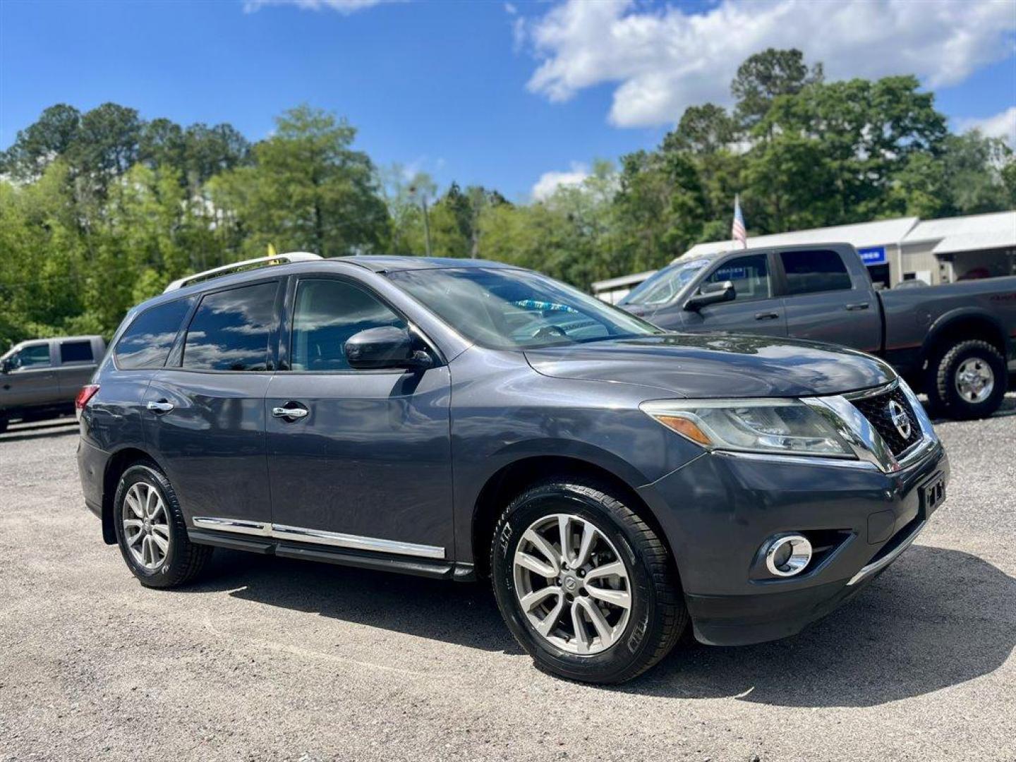 2014 Grey /Black Nissan Pathfinder (5N1AR2MN7EC) with an 3.5l V6 Smpi Dohc Cvtcs 3 engine, Automatic transmission, located at 745 East Steele Rd., West Columbia, SC, 29170, (803) 755-9148, 33.927212, -81.148483 - Special Internet Price! 2014 Nissan Pathfinder SL with Bluetooth, AM/FM radio, Backup camera, Navigation, Cruise control, Dual zone front automatic air conditioning, Heated front seats, Powered front seats, Leather interior, 3rd row seating, Keyless entry, Powered liftgate, Powered windows, Powered - Photo#3