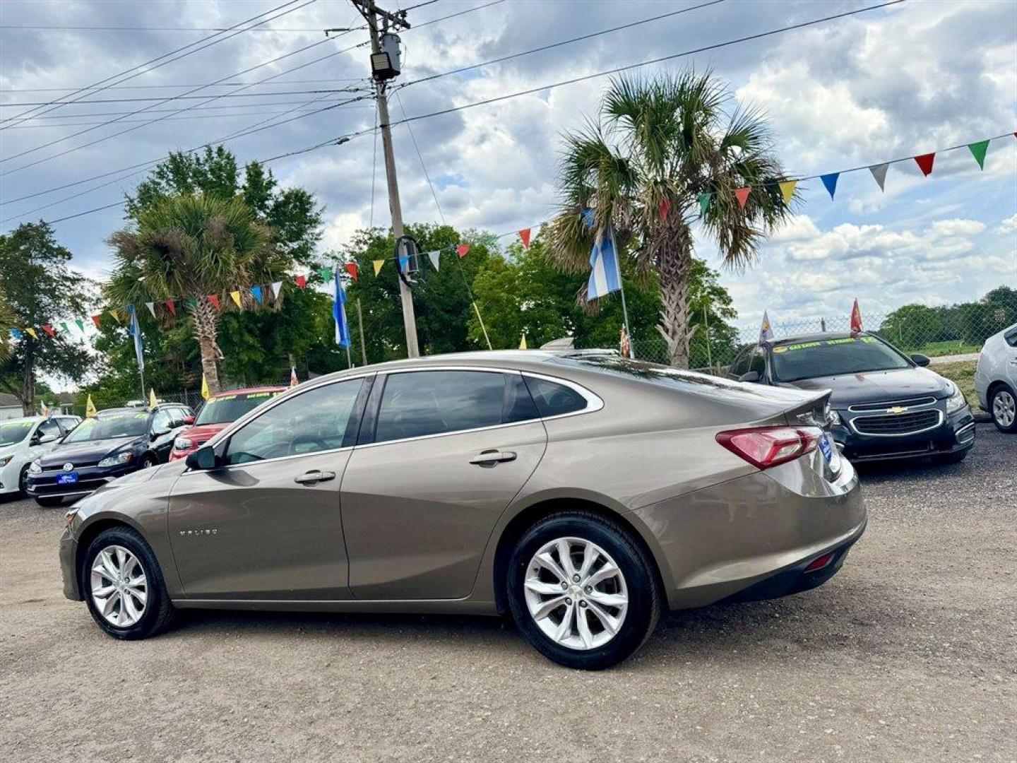2020 Bronze /Black Chevrolet Malibu (1G1ZD5ST7LF) with an 1.5l I-4 DI Dohc T/C 1.5l engine, Automatic transmission, located at 745 East Steele Rd., West Columbia, SC, 29170, (803) 755-9148, 33.927212, -81.148483- Photo#5