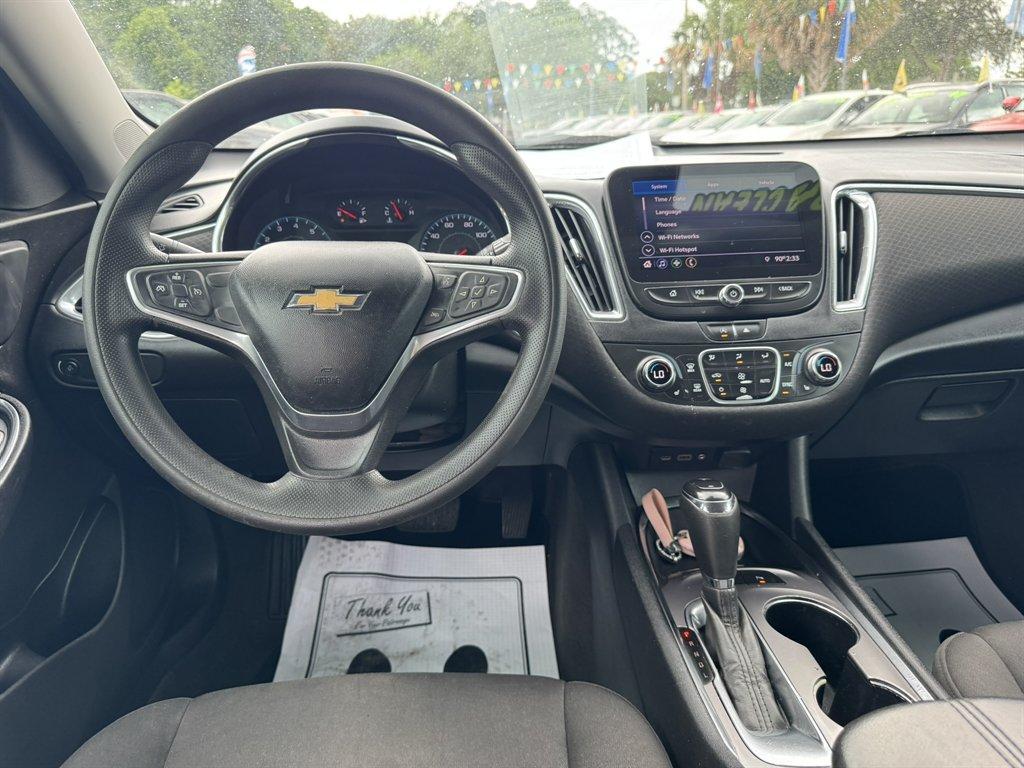 2020 Bronze /Black Chevrolet Malibu (1G1ZD5ST7LF) with an 1.5l I-4 DI Dohc T/C 1.5l engine, Automatic transmission, located at 745 East Steele Rd., West Columbia, SC, 29170, (803) 755-9148, 33.927212, -81.148483 - Photo#6