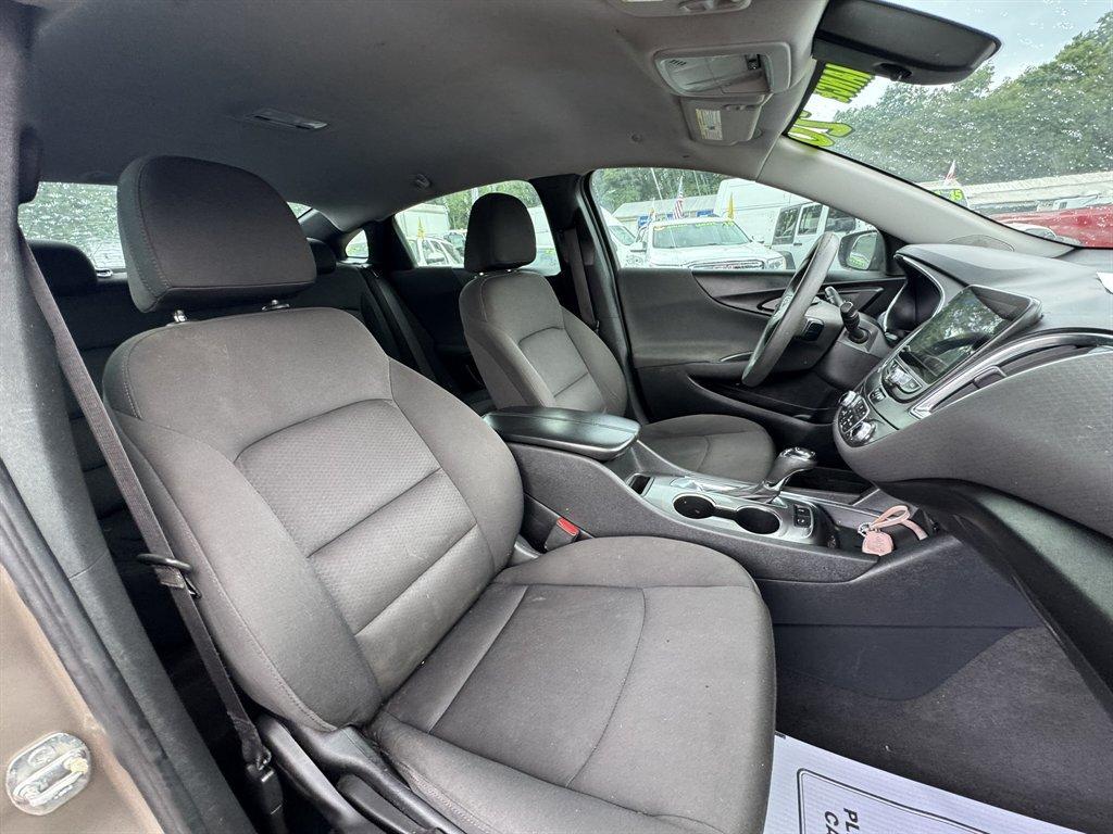 2020 Bronze /Black Chevrolet Malibu (1G1ZD5ST7LF) with an 1.5l I-4 DI Dohc T/C 1.5l engine, Automatic transmission, located at 745 East Steele Rd., West Columbia, SC, 29170, (803) 755-9148, 33.927212, -81.148483 - Photo#24