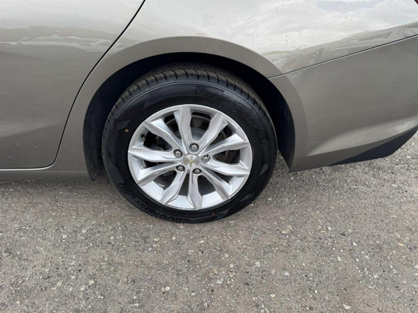 2020 Bronze /Black Chevrolet Malibu (1G1ZD5ST7LF) with an 1.5l I-4 DI Dohc T/C 1.5l engine, Automatic transmission, located at 745 East Steele Rd., West Columbia, SC, 29170, (803) 755-9148, 33.927212, -81.148483- Photo#28