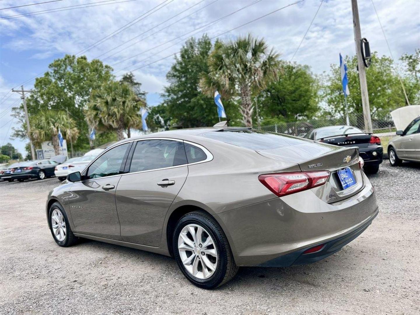 2020 Green /Black Chevrolet Malibu (1G1ZD5ST7LF) with an 1.5l I-4 DI Dohc T/C 1.5l engine, Automatic transmission, located at 745 East Steele Rd., West Columbia, SC, 29170, (803) 755-9148, 33.927212, -81.148483 - Special Internet Price! 2020 Chevrolet Malibu LT with Bluetooth, Backup camera, Cruise control, Dual-zone automatic climate control, Keyless entry, Remote vehicle starter system, Push to start, Cloth interior, Power diver seat, Rear 60/40 split-folding seats, Powered windows, Powered door locks, Plu - Photo#1