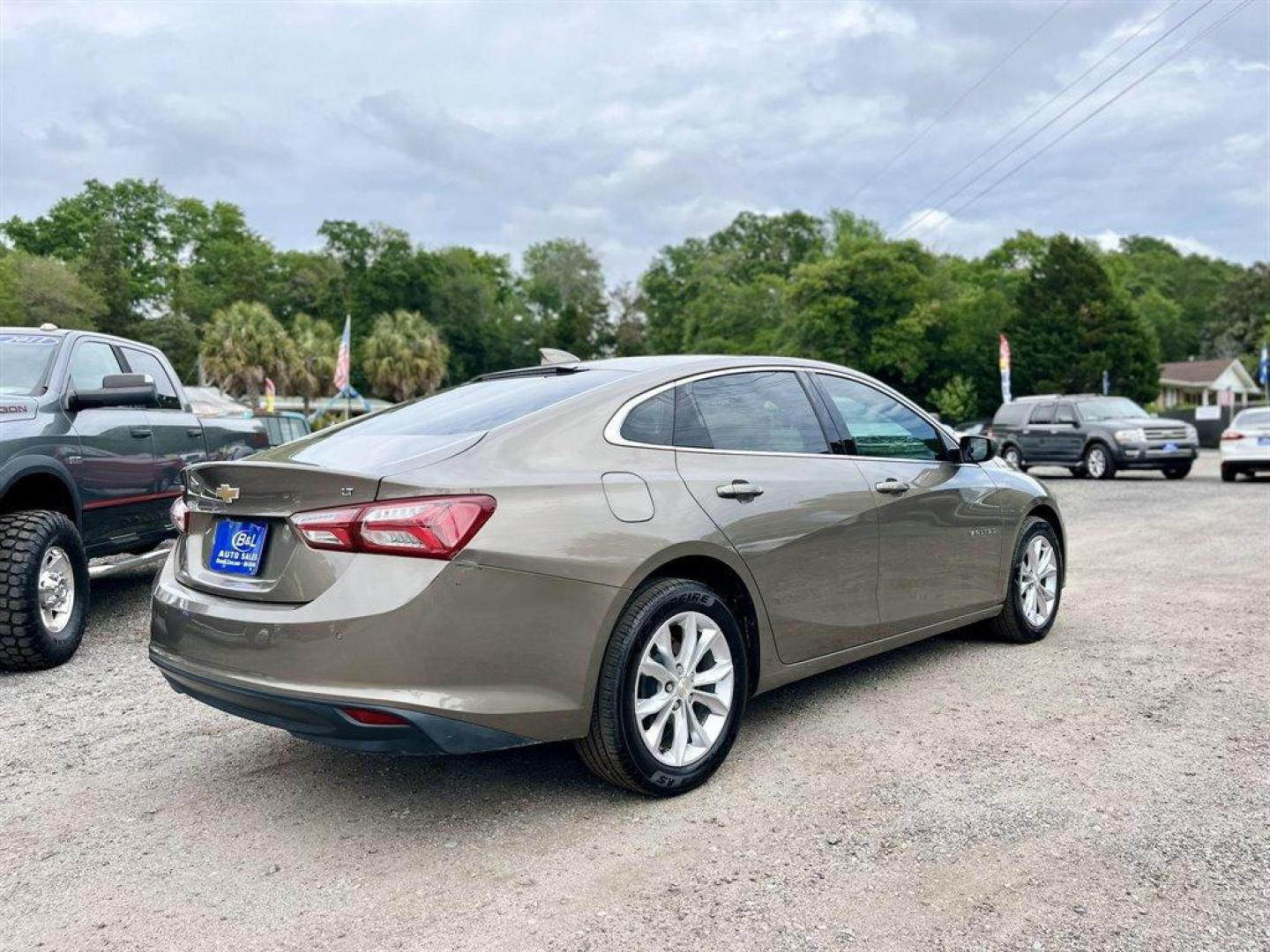 2020 Green /Black Chevrolet Malibu (1G1ZD5ST7LF) with an 1.5l I-4 DI Dohc T/C 1.5l engine, Automatic transmission, located at 745 East Steele Rd., West Columbia, SC, 29170, (803) 755-9148, 33.927212, -81.148483 - Special Internet Price! 2020 Chevrolet Malibu LT with Bluetooth, Backup camera, Cruise control, Dual-zone automatic climate control, Keyless entry, Remote vehicle starter system, Push to start, Cloth interior, Power diver seat, Rear 60/40 split-folding seats, Powered windows, Powered door locks, Plu - Photo#2