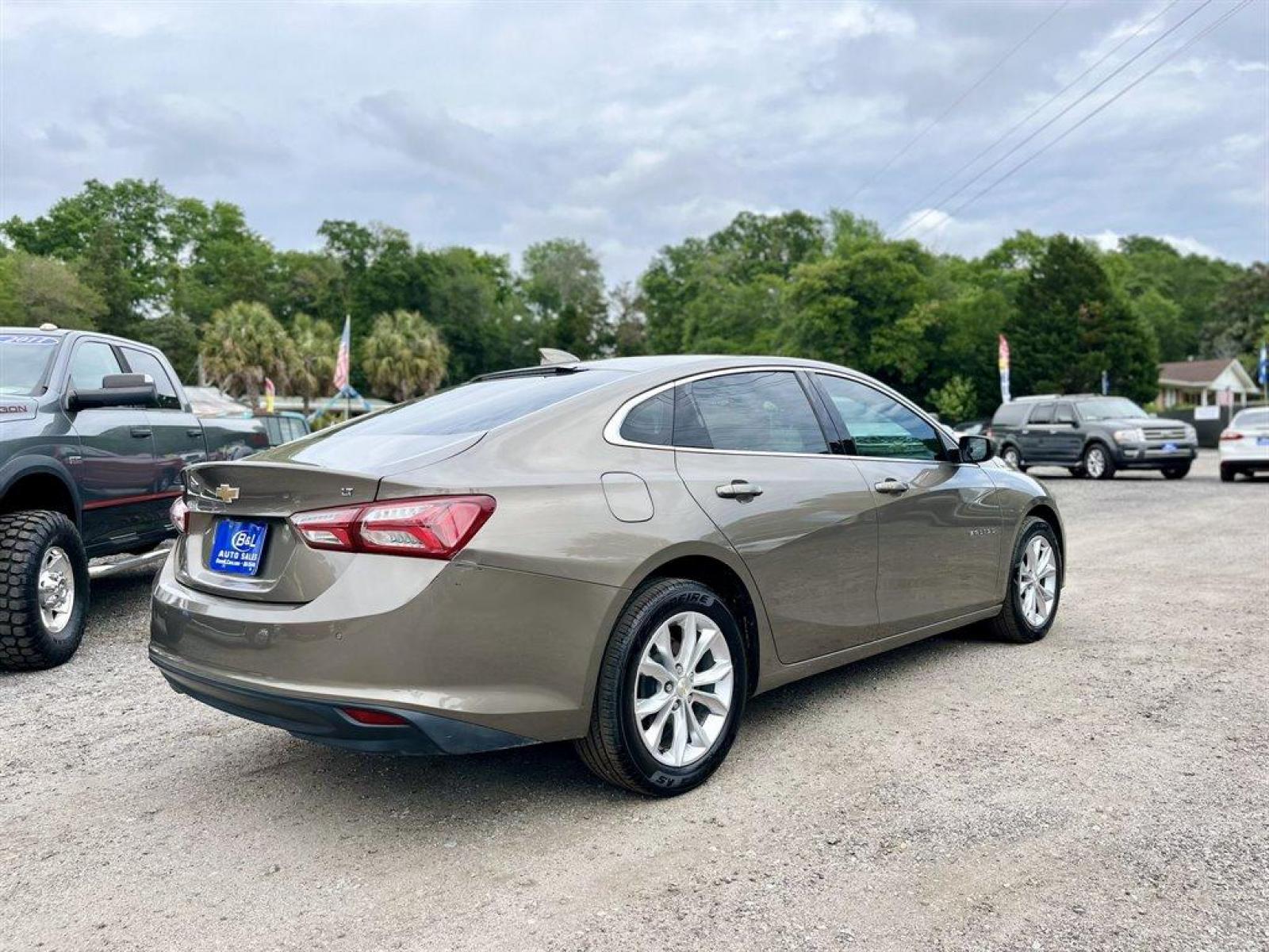 2020 Green /Black Chevrolet Malibu (1G1ZD5ST7LF) with an 1.5l I-4 DI Dohc T/C 1.5l engine, Automatic transmission, located at 745 East Steele Rd., West Columbia, SC, 29170, (803) 755-9148, 33.927212, -81.148483 - Special Internet Price! 2020 Chevrolet Malibu LT with Bluetooth, Backup camera, Cruise control, Dual-zone automatic climate control, Keyless entry, Remote vehicle starter system, Push to start, Cloth interior, Power diver seat, Rear 60/40 split-folding seats, Powered windows, Powered door locks, Plu - Photo #2