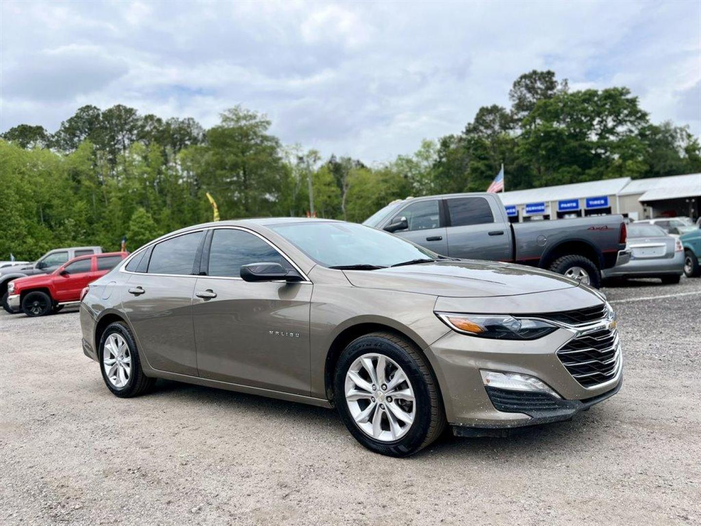 2020 Green /Black Chevrolet Malibu (1G1ZD5ST7LF) with an 1.5l I-4 DI Dohc T/C 1.5l engine, Automatic transmission, located at 745 East Steele Rd., West Columbia, SC, 29170, (803) 755-9148, 33.927212, -81.148483 - Special Internet Price! 2020 Chevrolet Malibu LT with Bluetooth, Backup camera, Cruise control, Dual-zone automatic climate control, Keyless entry, Remote vehicle starter system, Push to start, Cloth interior, Power diver seat, Rear 60/40 split-folding seats, Powered windows, Powered door locks, Plu - Photo#3