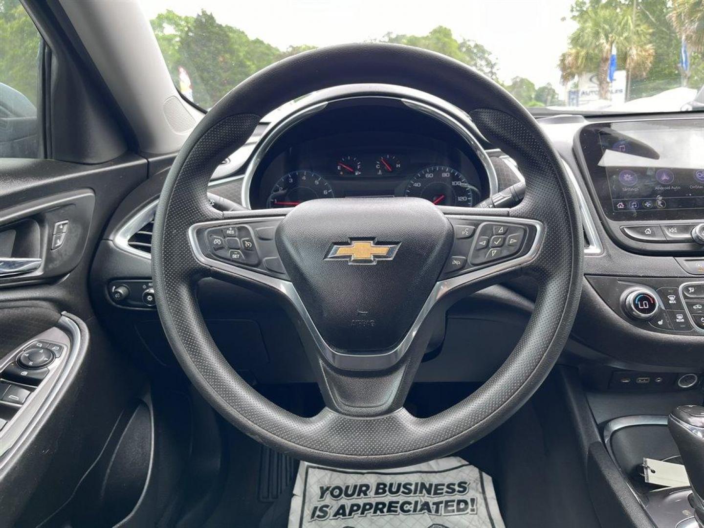 2020 Green /Black Chevrolet Malibu (1G1ZD5ST7LF) with an 1.5l I-4 DI Dohc T/C 1.5l engine, Automatic transmission, located at 745 East Steele Rd., West Columbia, SC, 29170, (803) 755-9148, 33.927212, -81.148483 - Special Internet Price! 2020 Chevrolet Malibu LT with Bluetooth, Backup camera, Cruise control, Dual-zone automatic climate control, Keyless entry, Remote vehicle starter system, Push to start, Cloth interior, Power diver seat, Rear 60/40 split-folding seats, Powered windows, Powered door locks, Plu - Photo#5