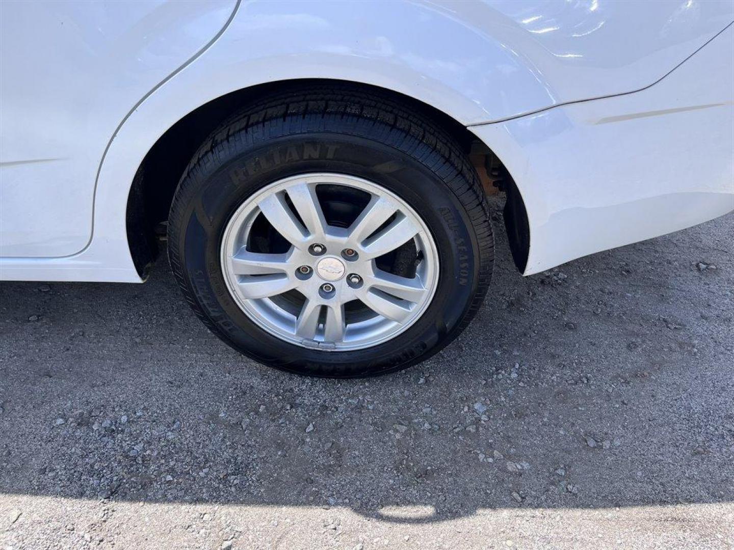 2016 White /Grey Chevrolet Sonic (1G1JC5SH4G4) with an 1.8l I-4 MFI Dohc Flex 1. engine, Automatic transmission, located at 745 East Steele Rd., West Columbia, SC, 29170, (803) 755-9148, 33.927212, -81.148483 - Special Internet Price! 2016 Chevrolet Sonic LT with Chevrolet MyLink radio, AM/FM stereo, Cruise control, Air conditioning, Front bucket seats, Rear bench 60/40 seat, Powered windows, Powered door locks, Plus more! - Photo#27